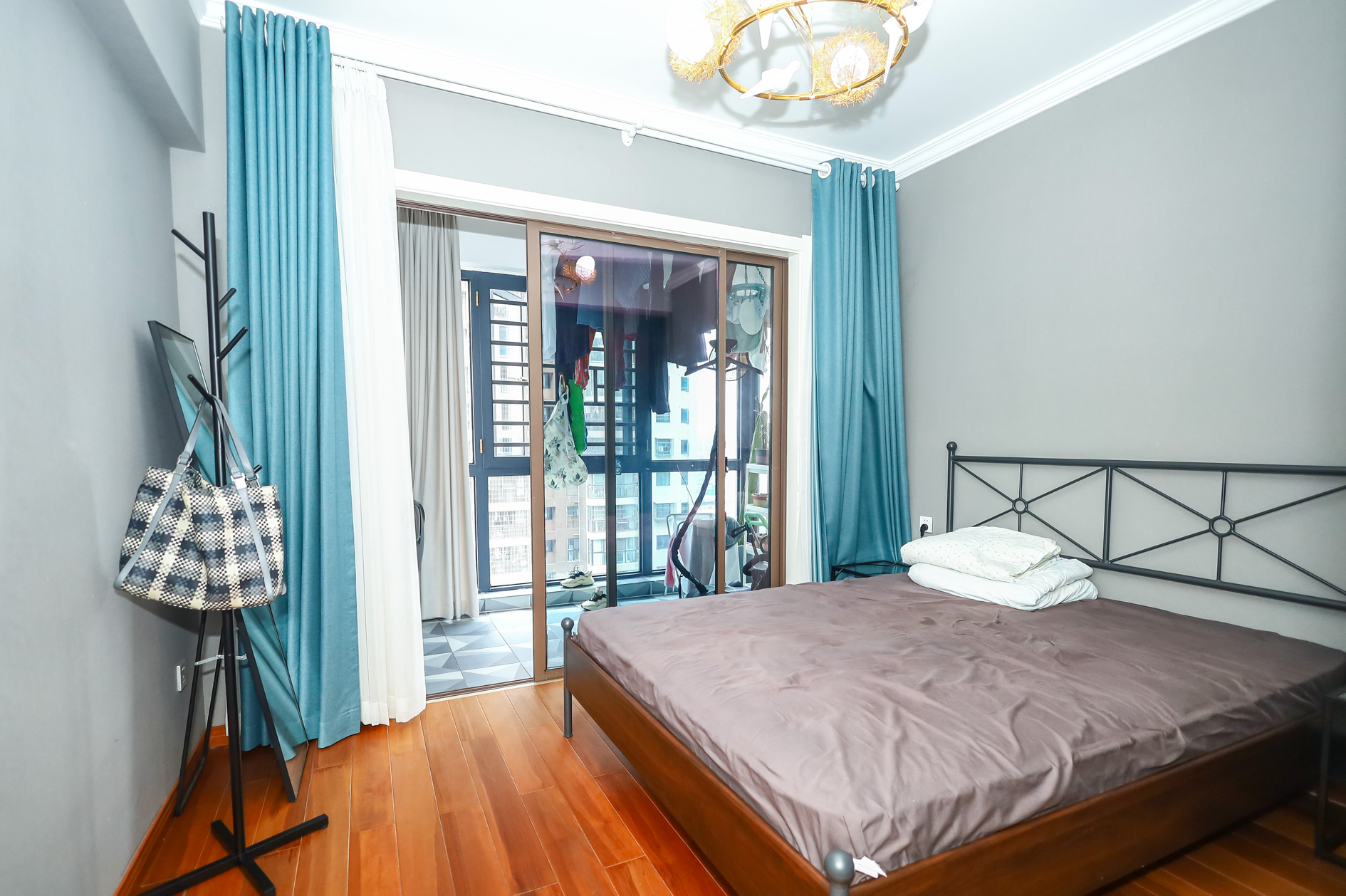 新长海广场 3室2厅2卫 88.0万 新长海广场 3室2厅2卫 88.0万卧室