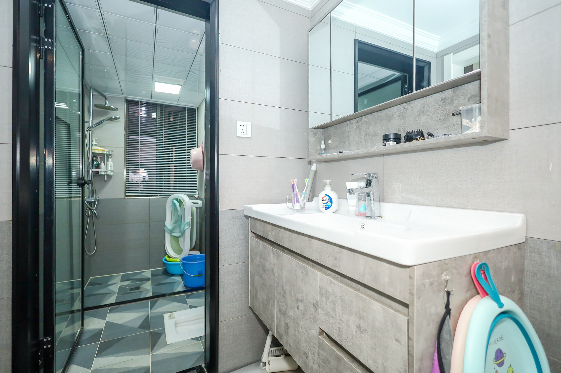 新长海广场 3室2厅2卫 88.0万 新长海广场 3室2厅2卫 88.0万卫生间