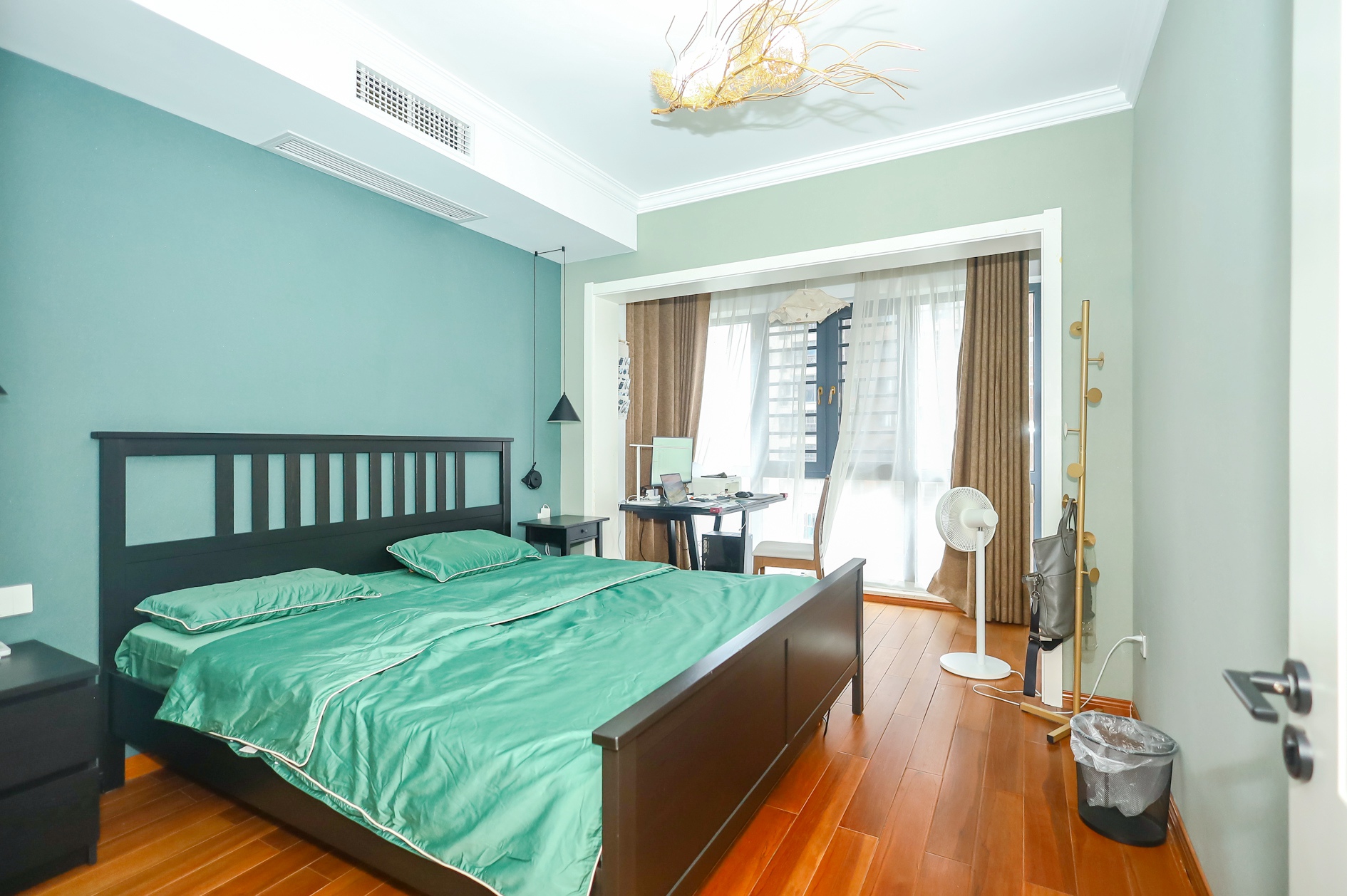 新长海广场 3室2厅2卫 88.0万 新长海广场 3室2厅2卫 88.0万卧室