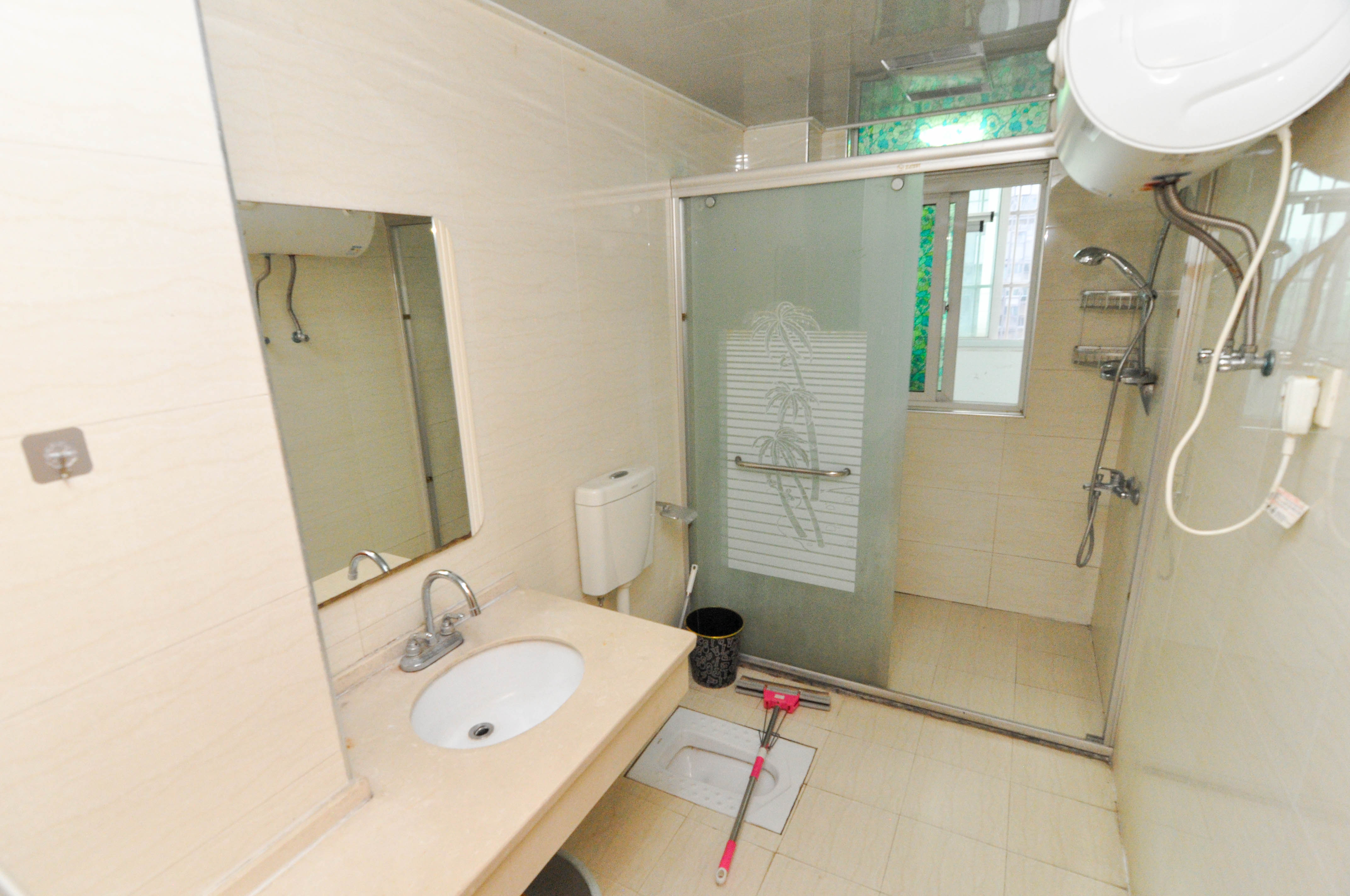 麓谷加州阳光  3室2厅2卫   95.00万卫生间