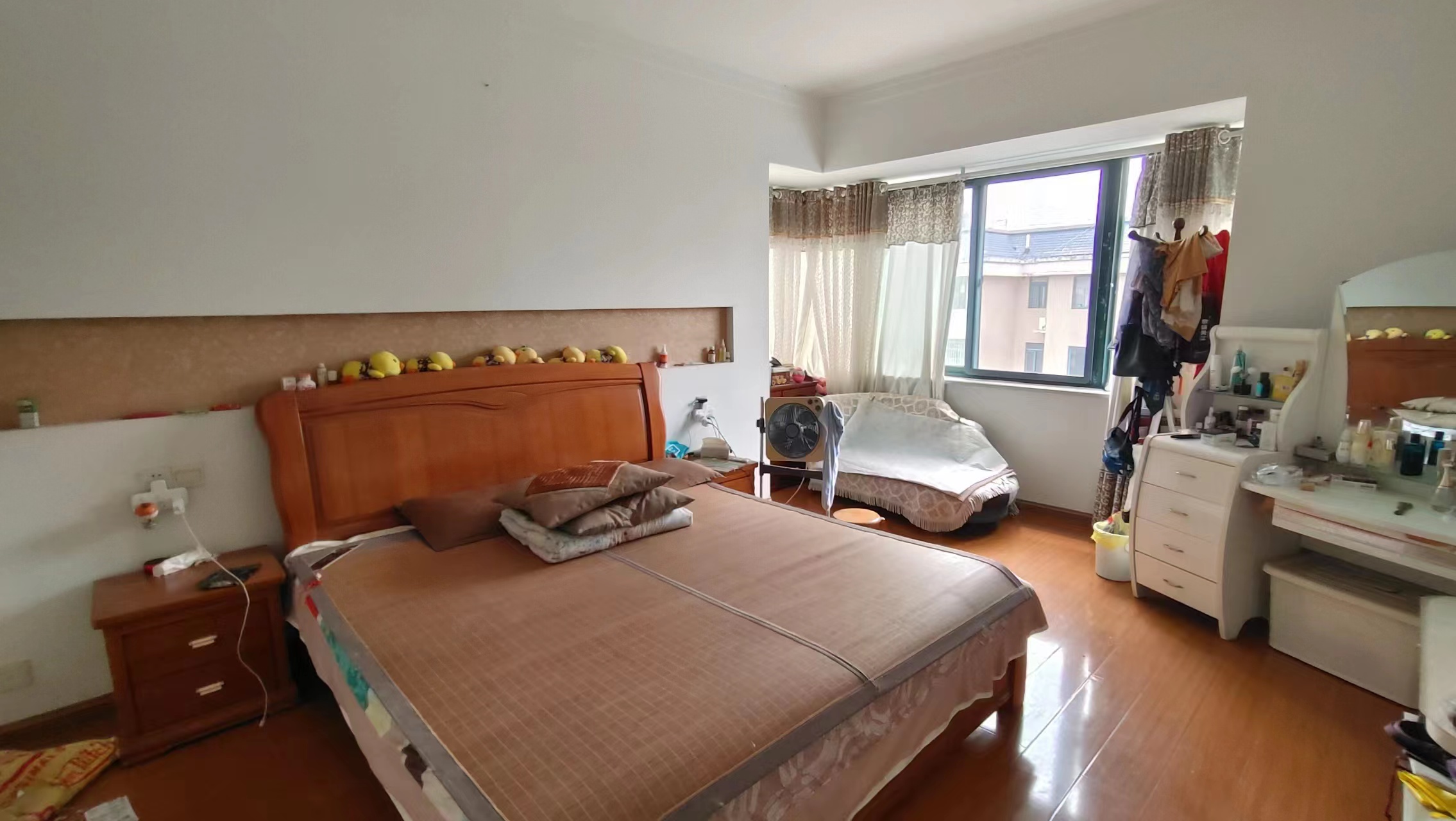 颐景园  5室2厅2卫   112.00万室内图