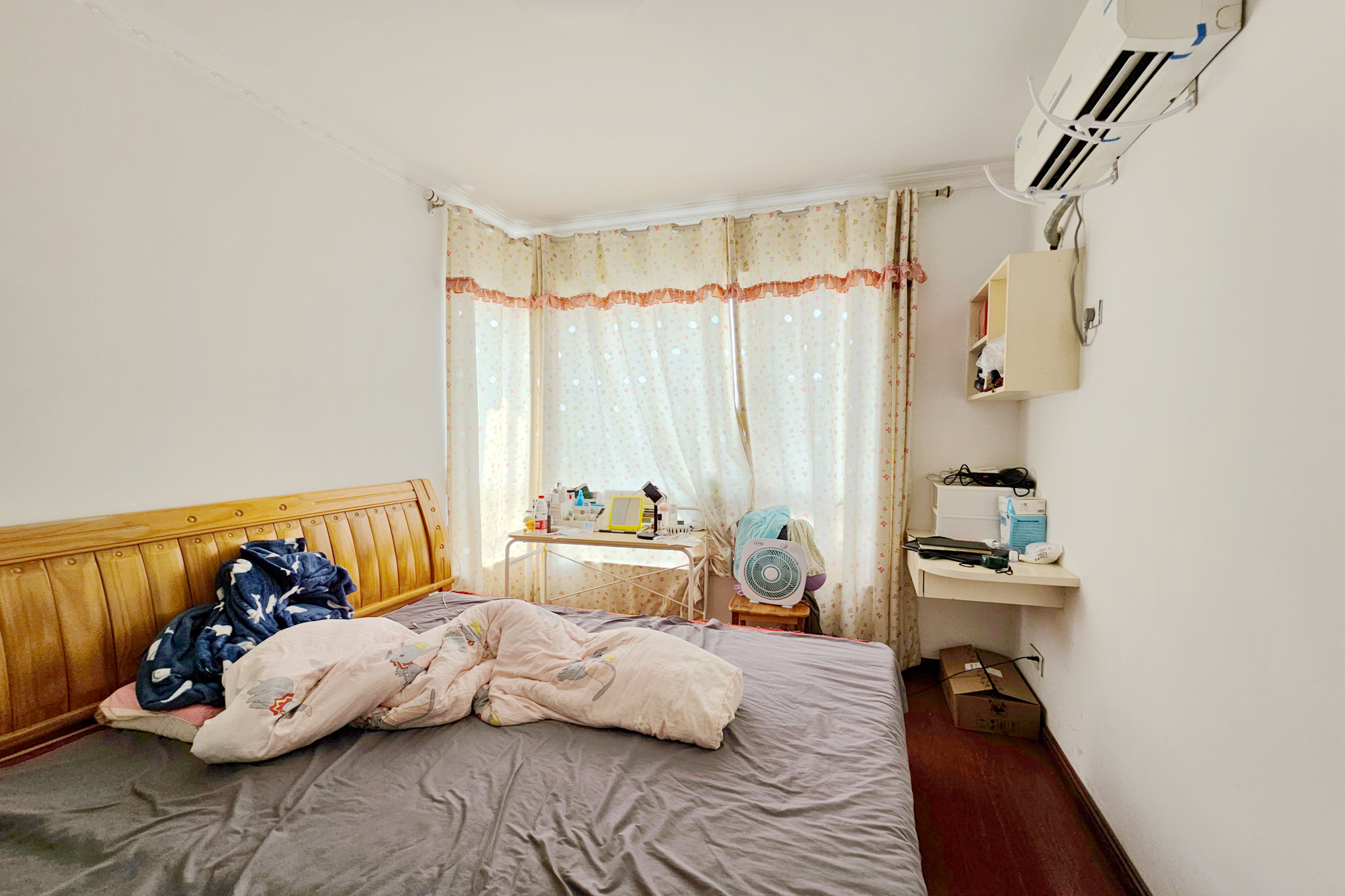 江河双水湾  3室2厅2卫    87.0万 江河双水湾  3室2厅2卫    87.0万卧室