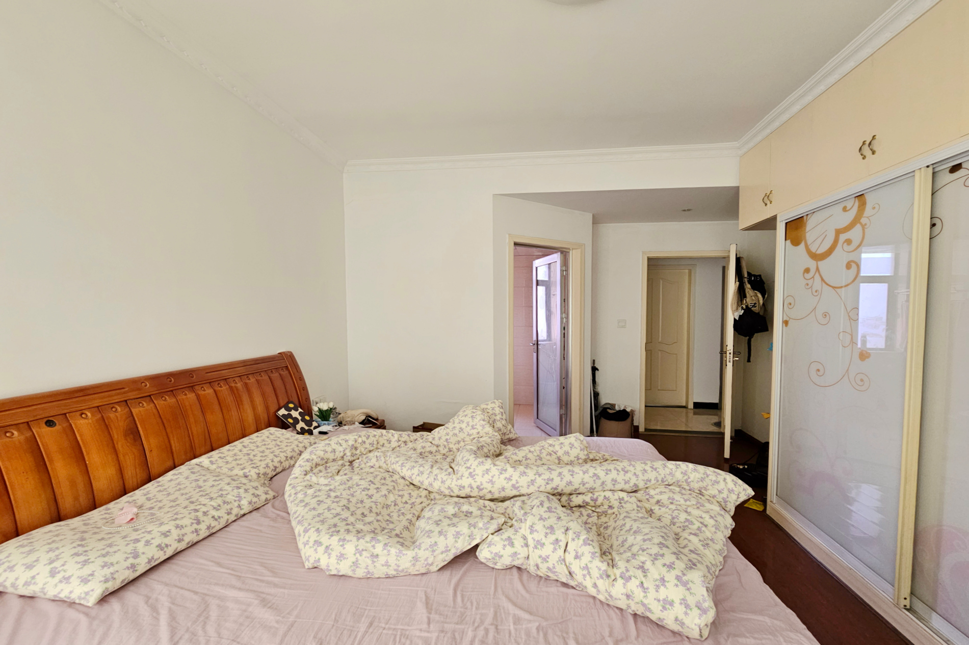 江河双水湾  3室2厅2卫    87.0万 江河双水湾  3室2厅2卫    87.0万卧室