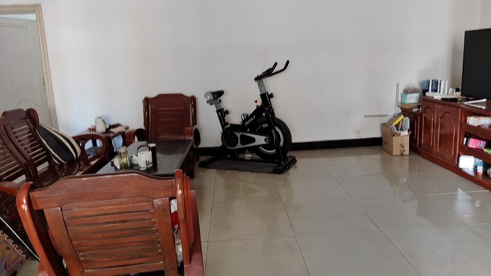 立竹新二村  4室2厅2卫    39.8万 立竹新二村  4室2厅2卫    39.8万客厅