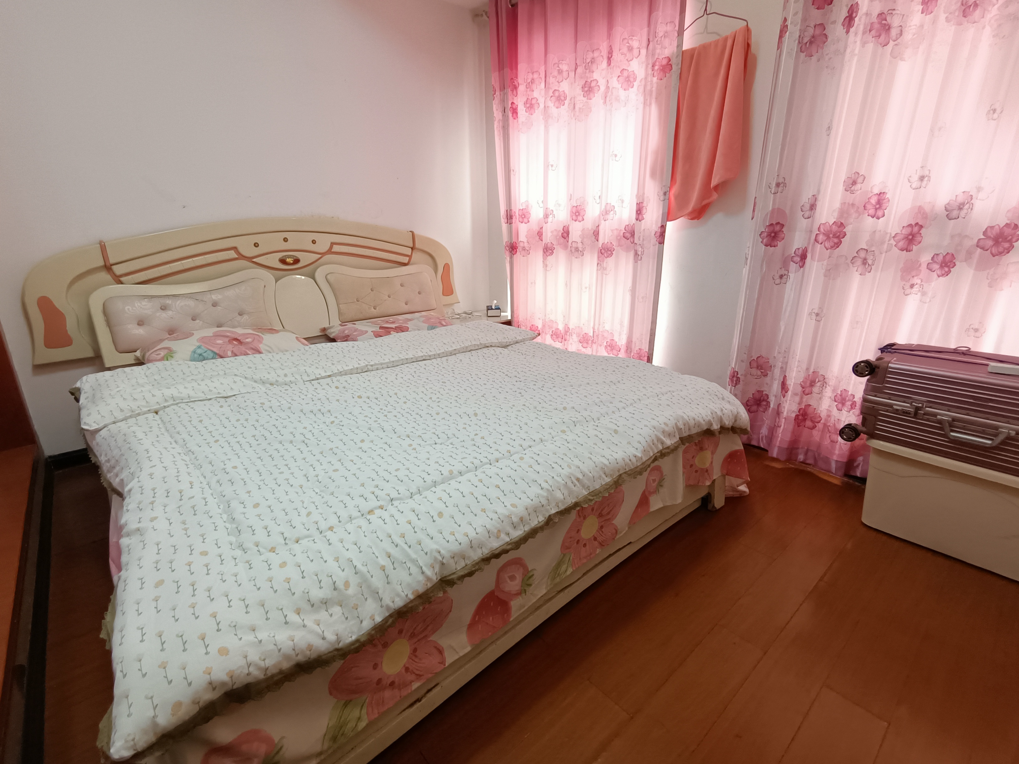 晶都公馆  1室1厅1卫   16.80万客厅