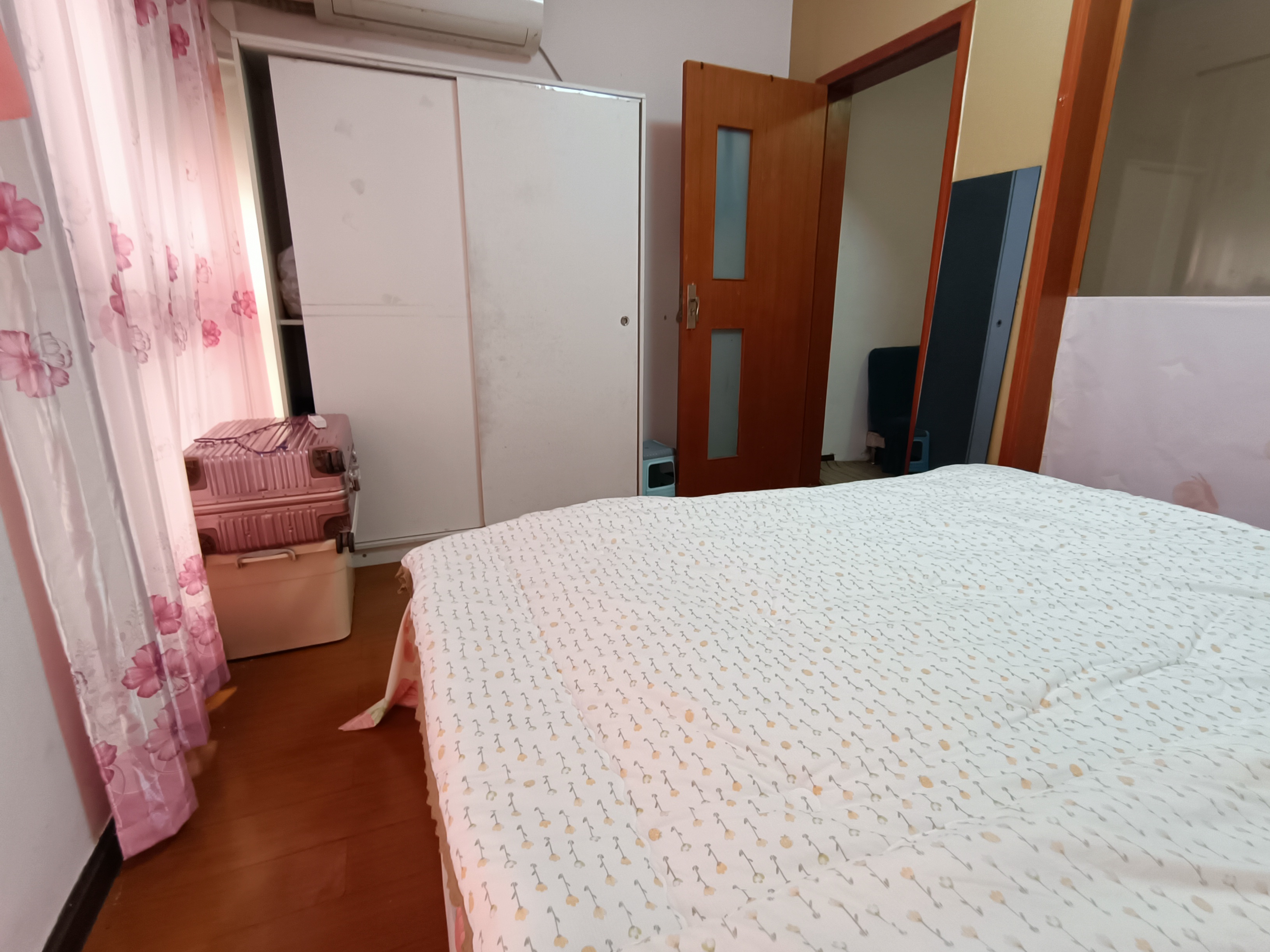 晶都公馆  1室1厅1卫   16.80万客厅