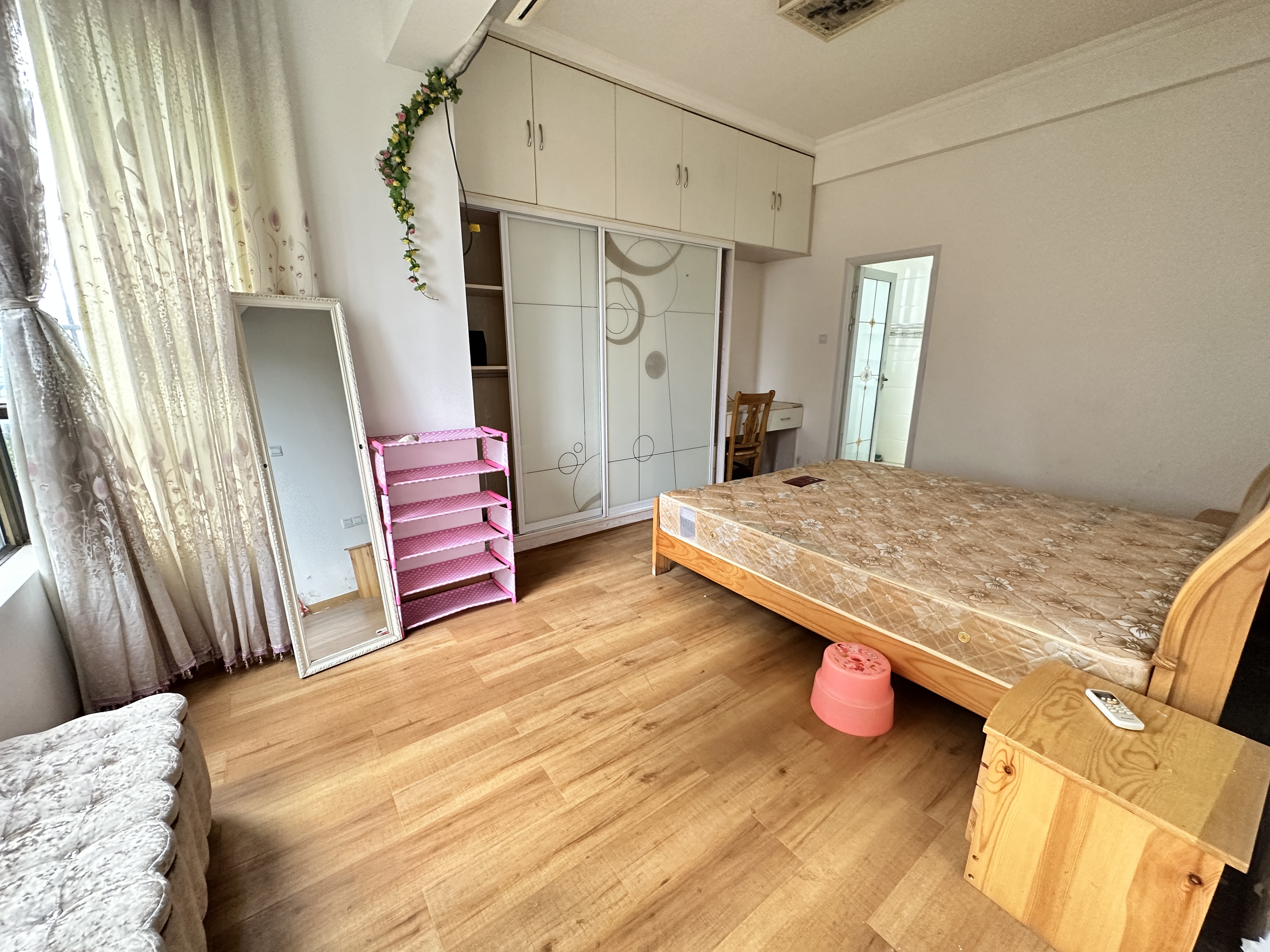建鑫二期  3室2厅1卫   48.00万客厅