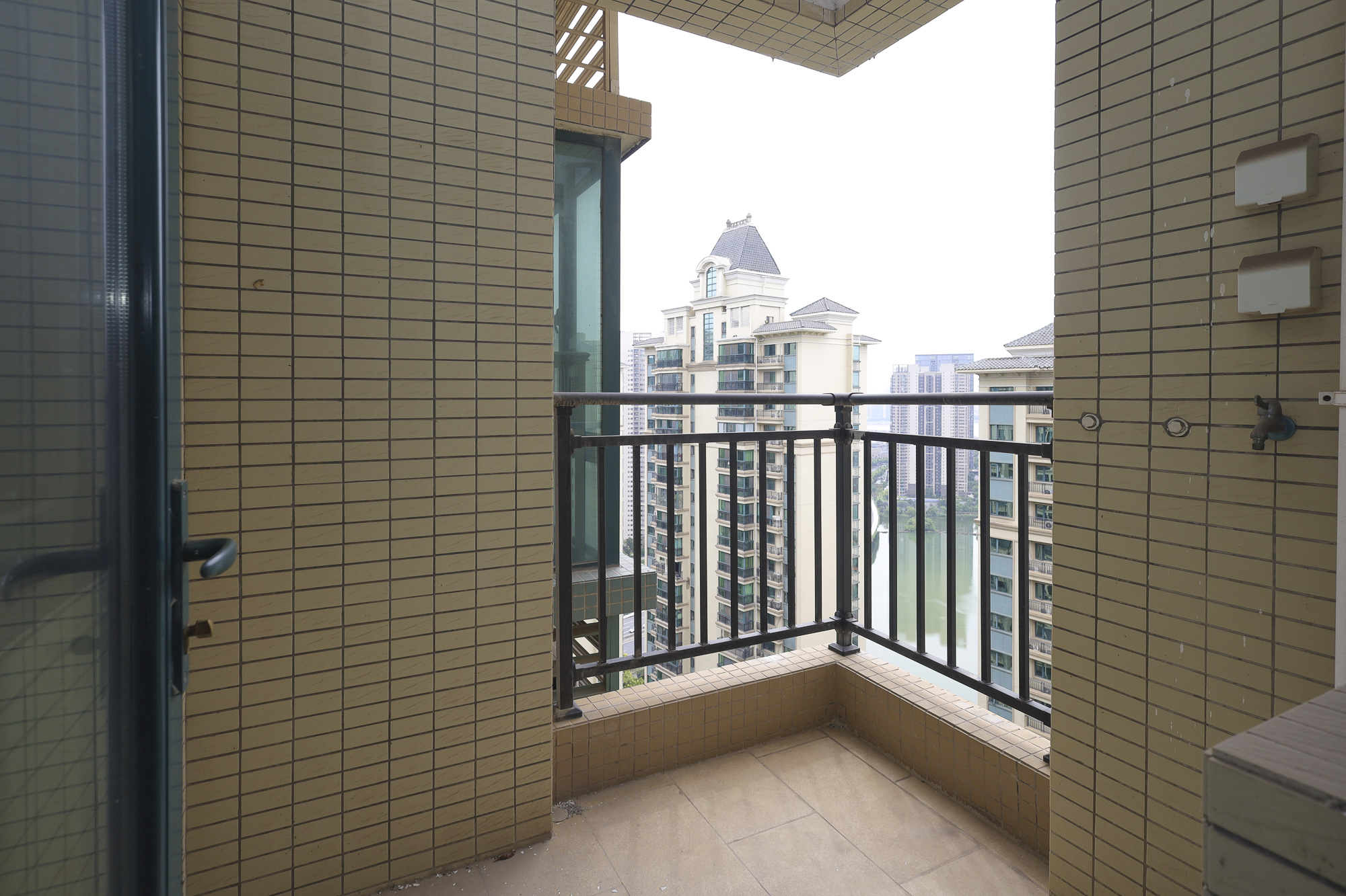 恒大御景湾 3室2厅21卫 138.0万 恒大御景湾 3室2厅21卫 138.0万阳台