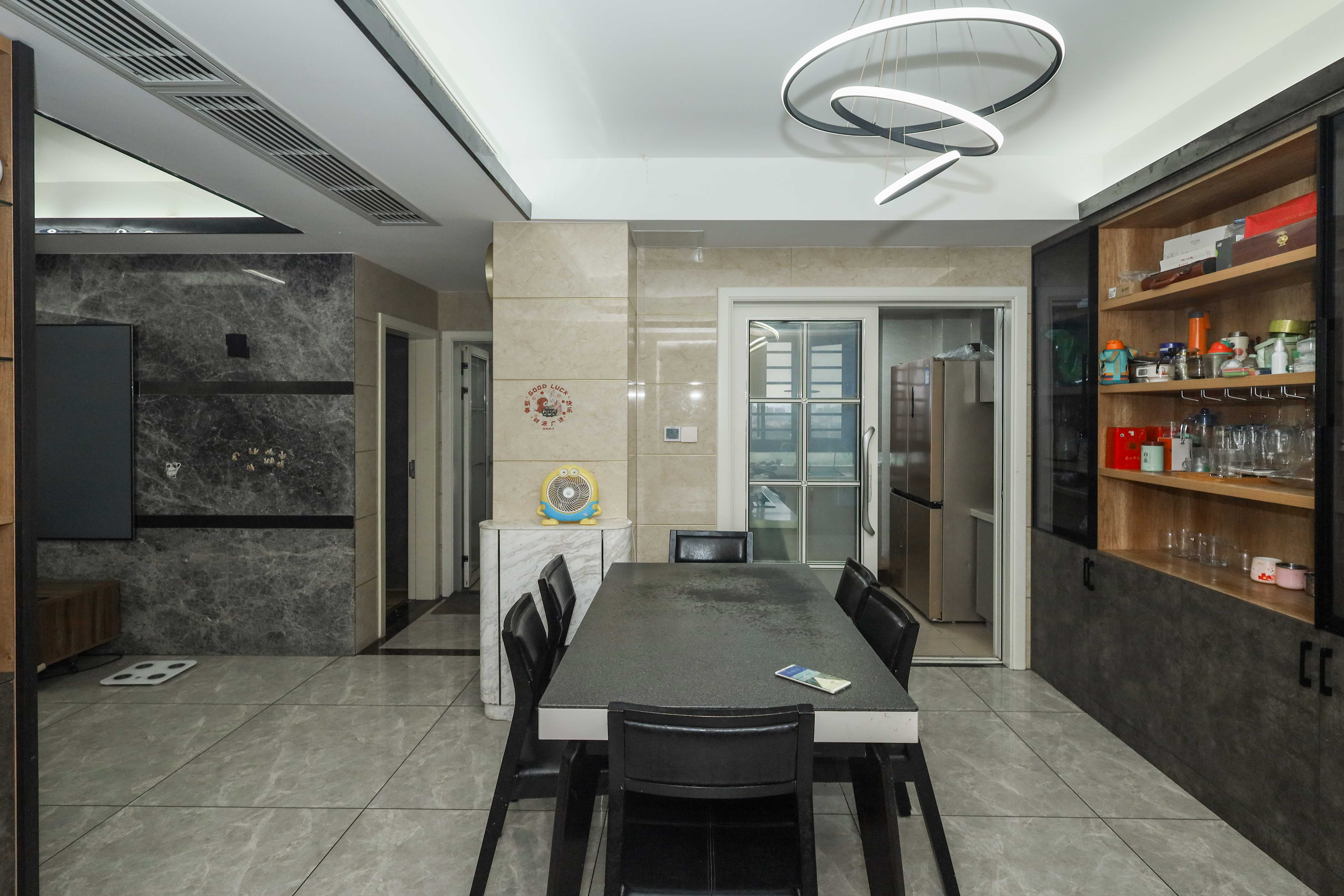 保利麓谷林语F区  4室2厅2卫    140.0万客厅