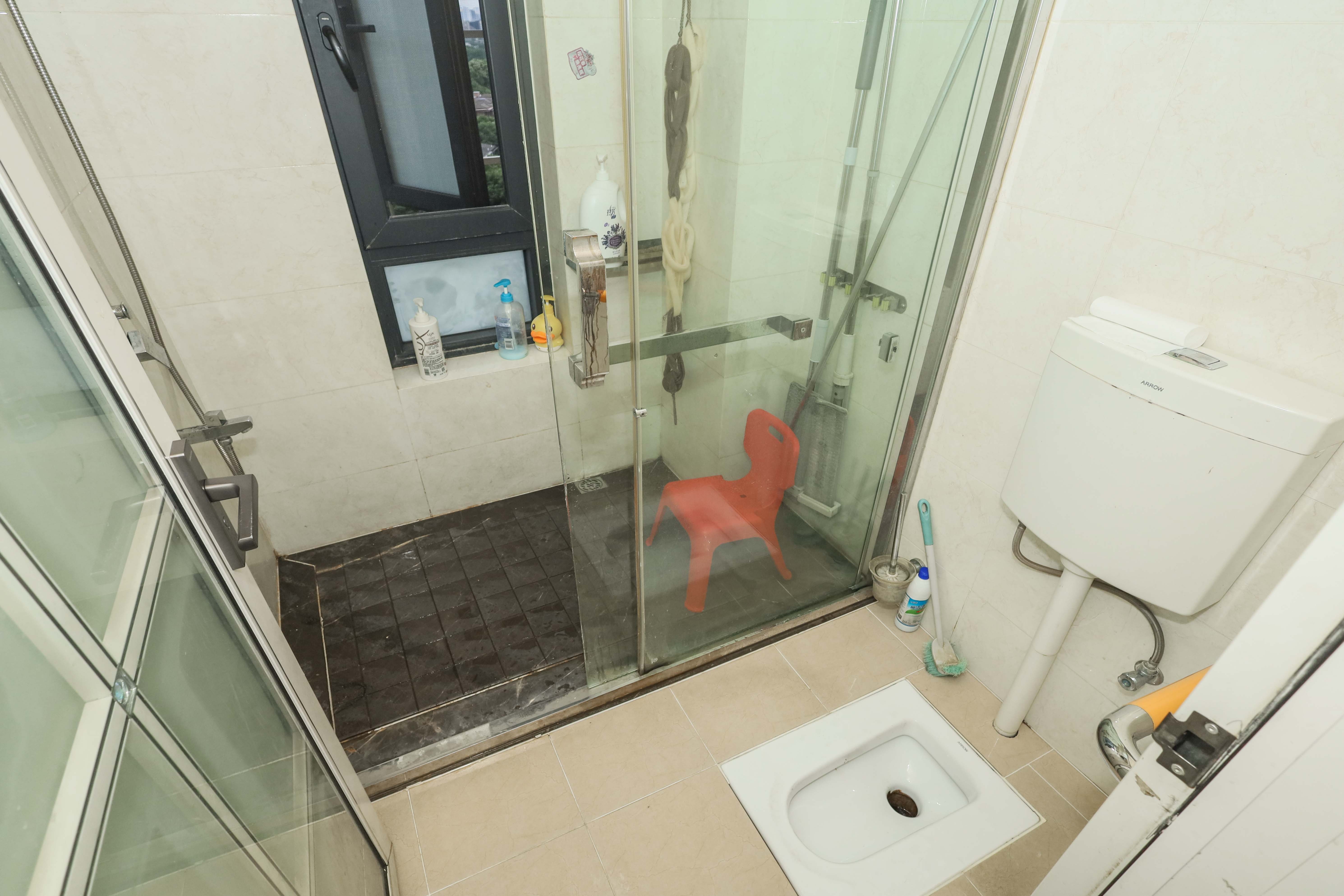 保利麓谷林语F区  4室2厅2卫    140.0万卫生间