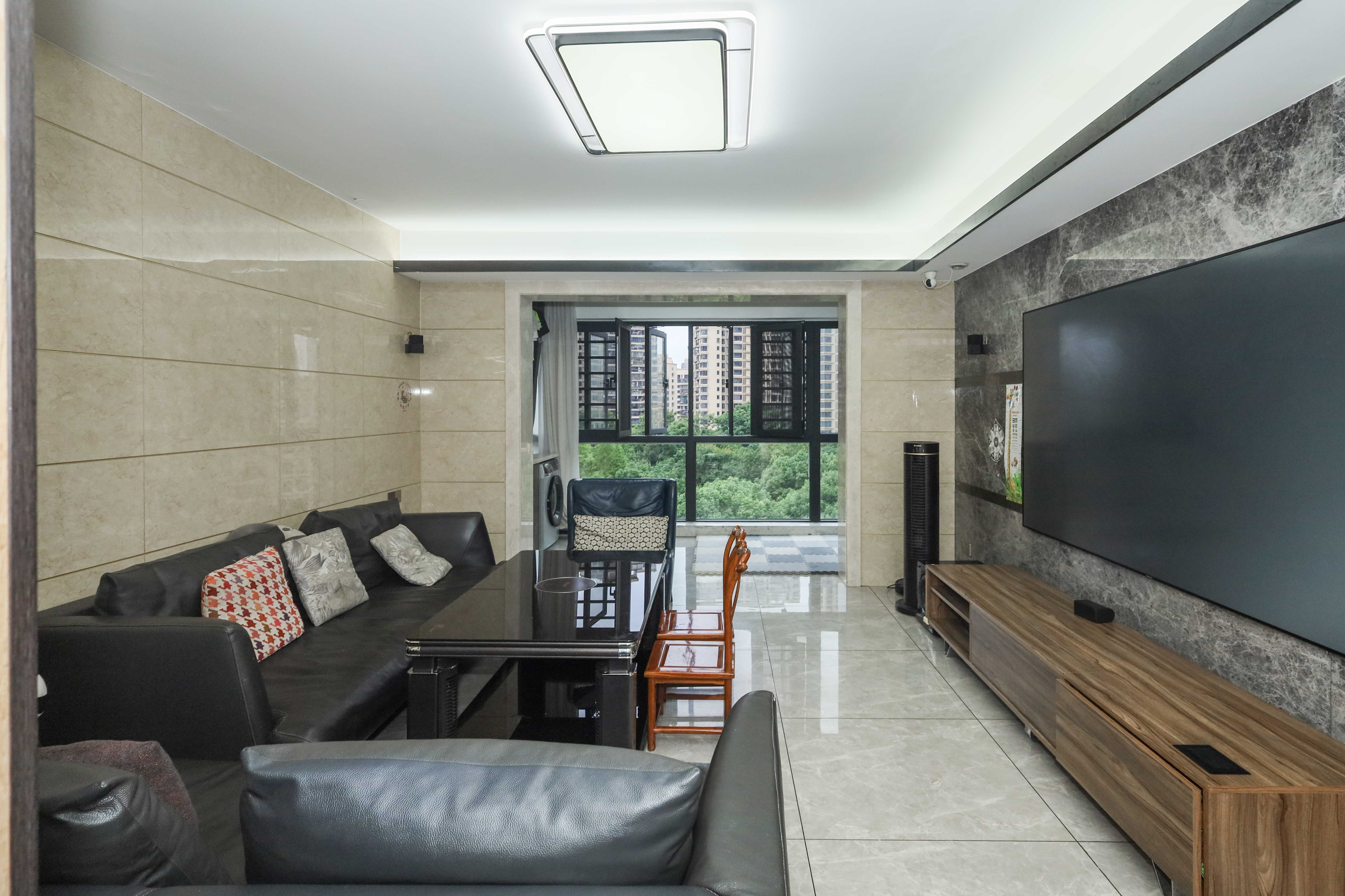 保利麓谷林语F区  4室2厅2卫    140.0万客厅