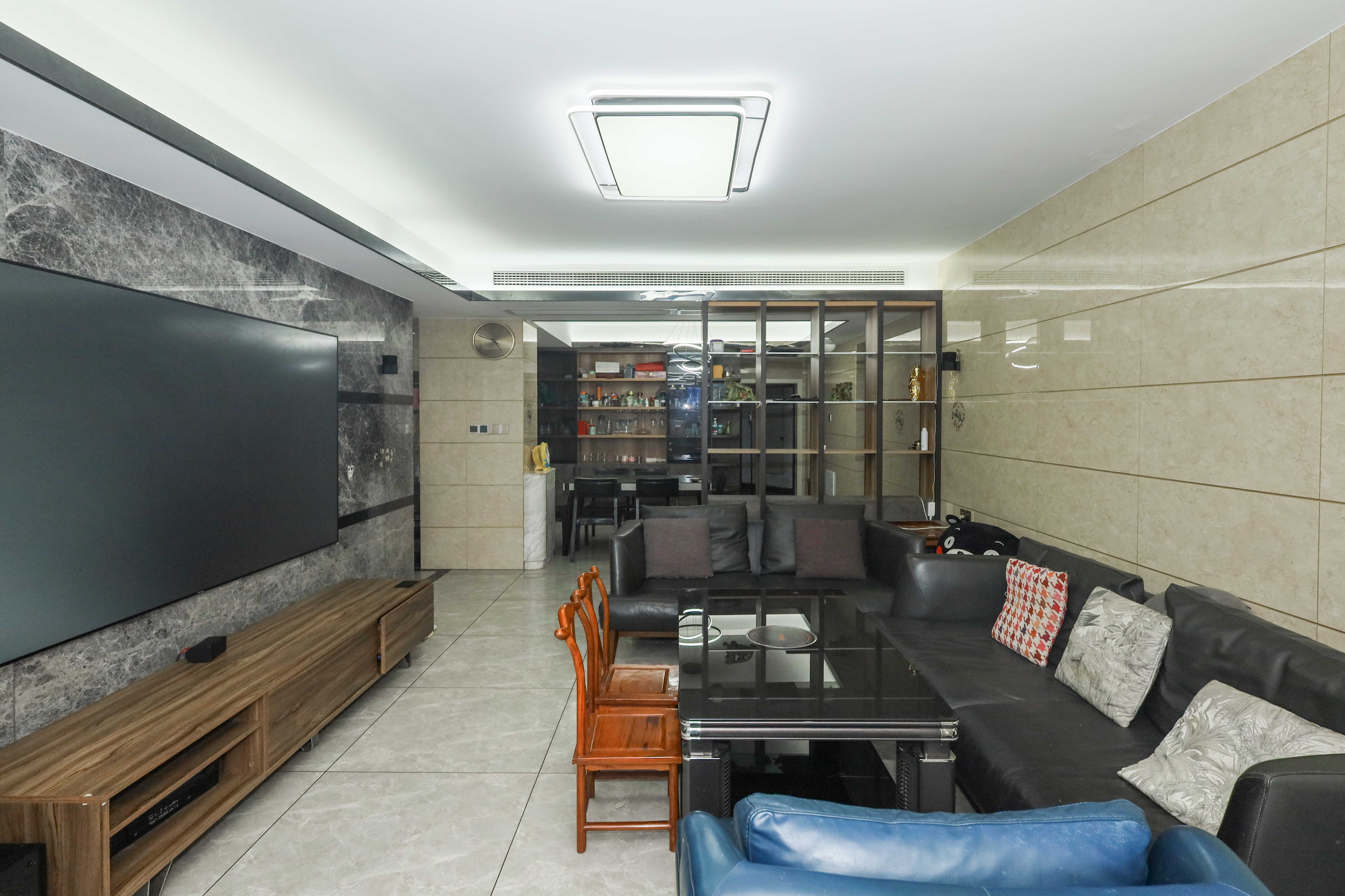 保利麓谷林语F区  4室2厅2卫    140.0万客厅