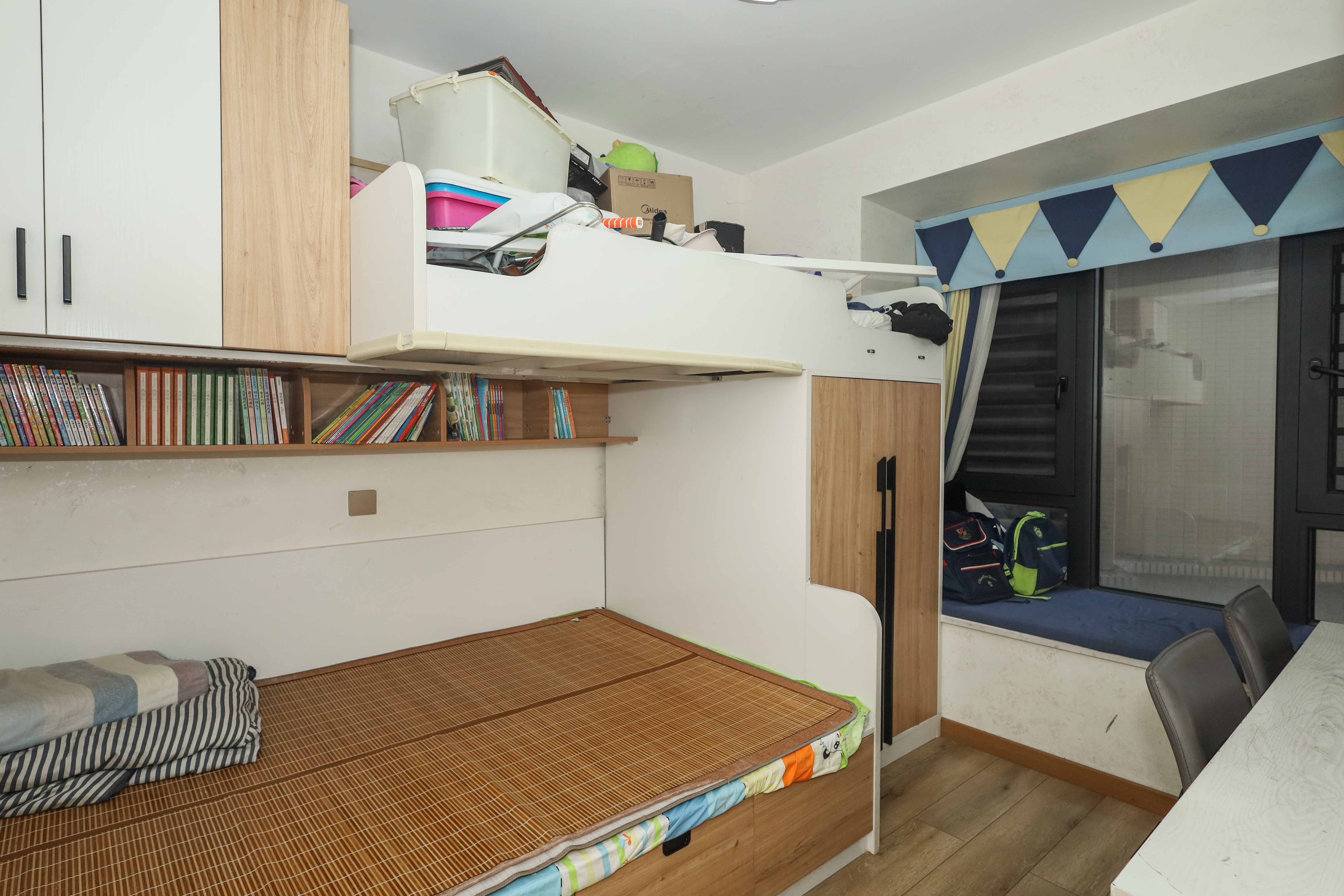 保利麓谷林语F区  4室2厅2卫    140.0万卧室