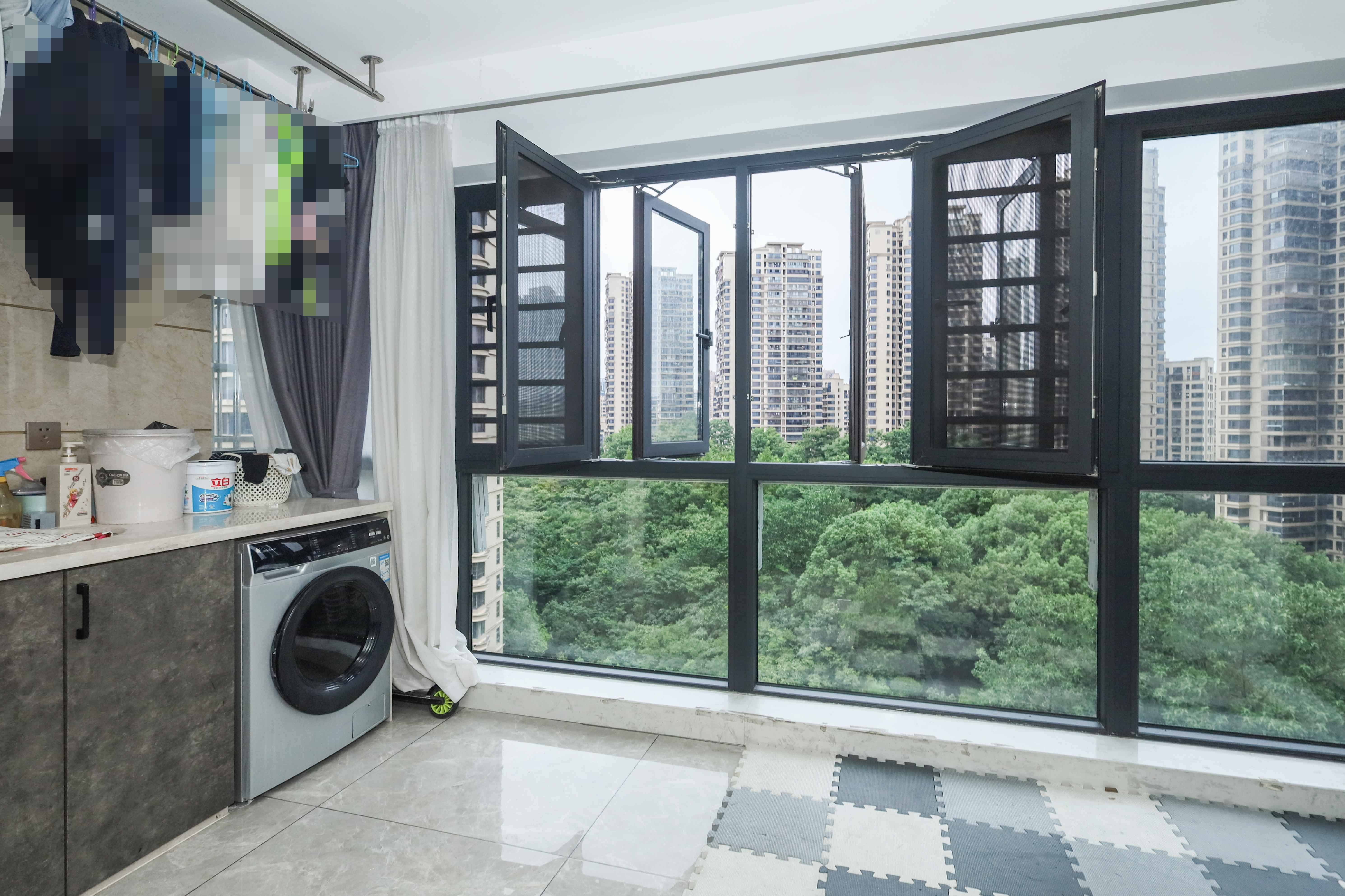 保利麓谷林语F区  4室2厅2卫    140.0万阳台