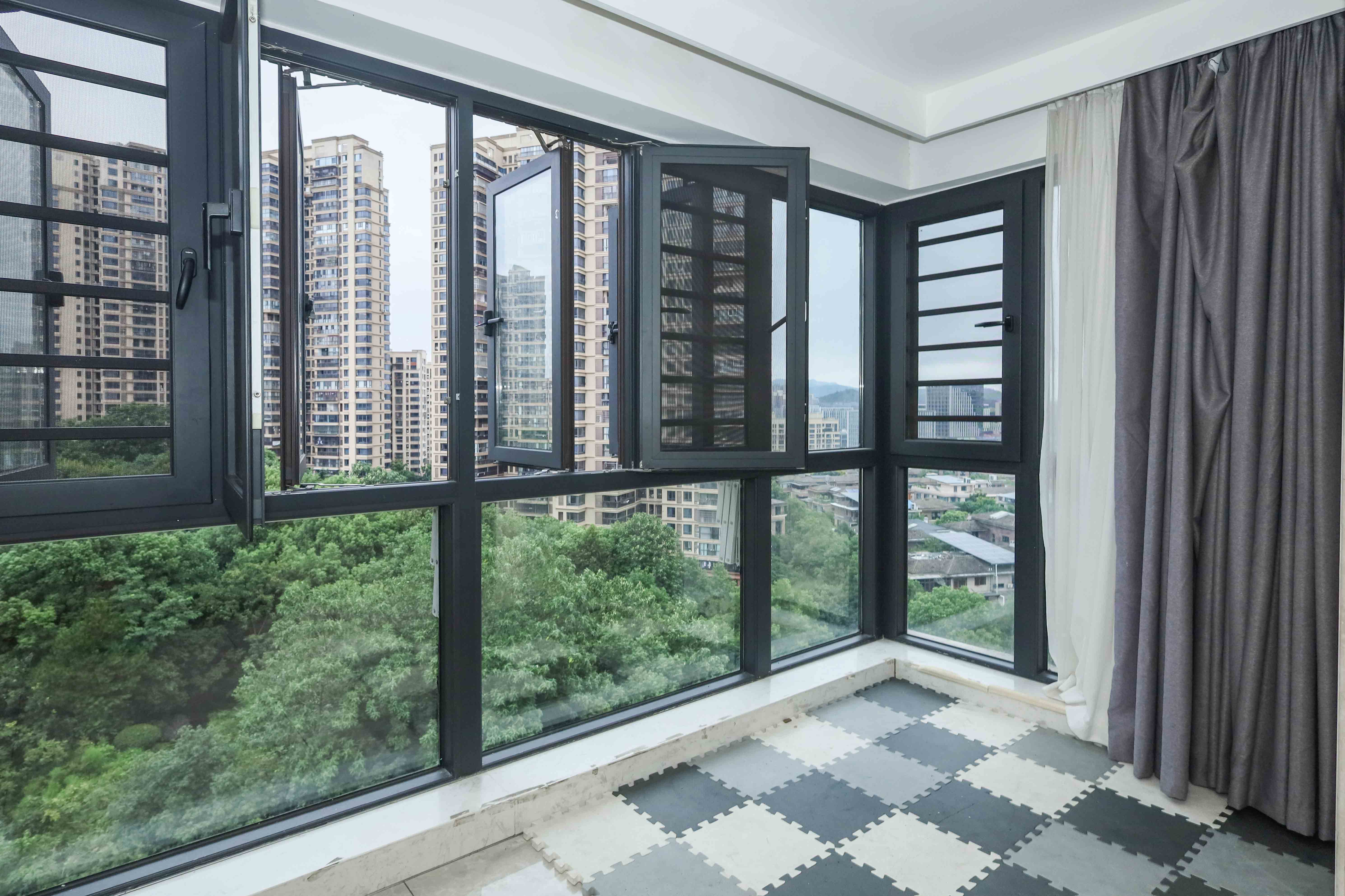 保利麓谷林语F区  4室2厅2卫    140.0万阳台