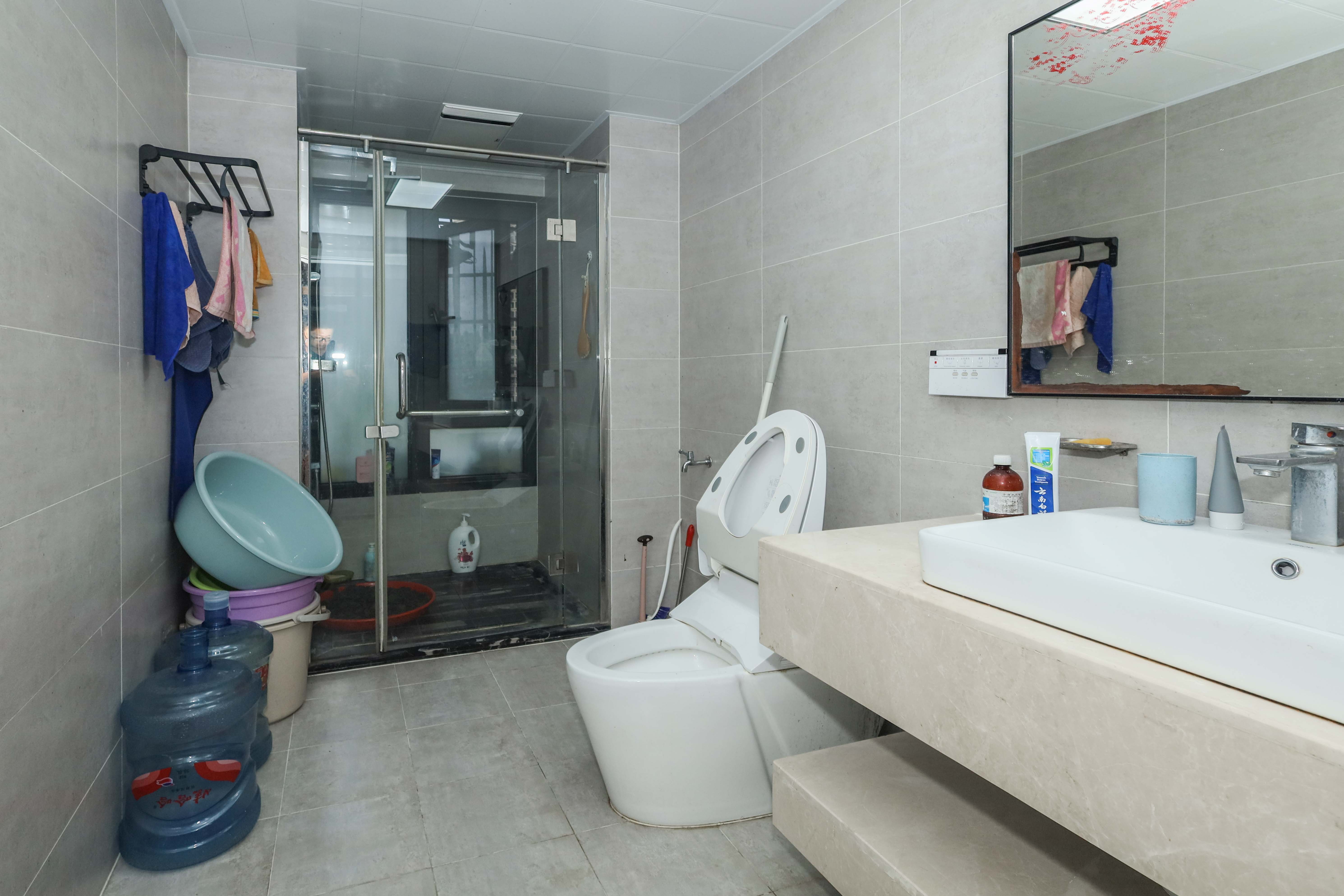 保利麓谷林语F区  4室2厅2卫    140.0万卫生间