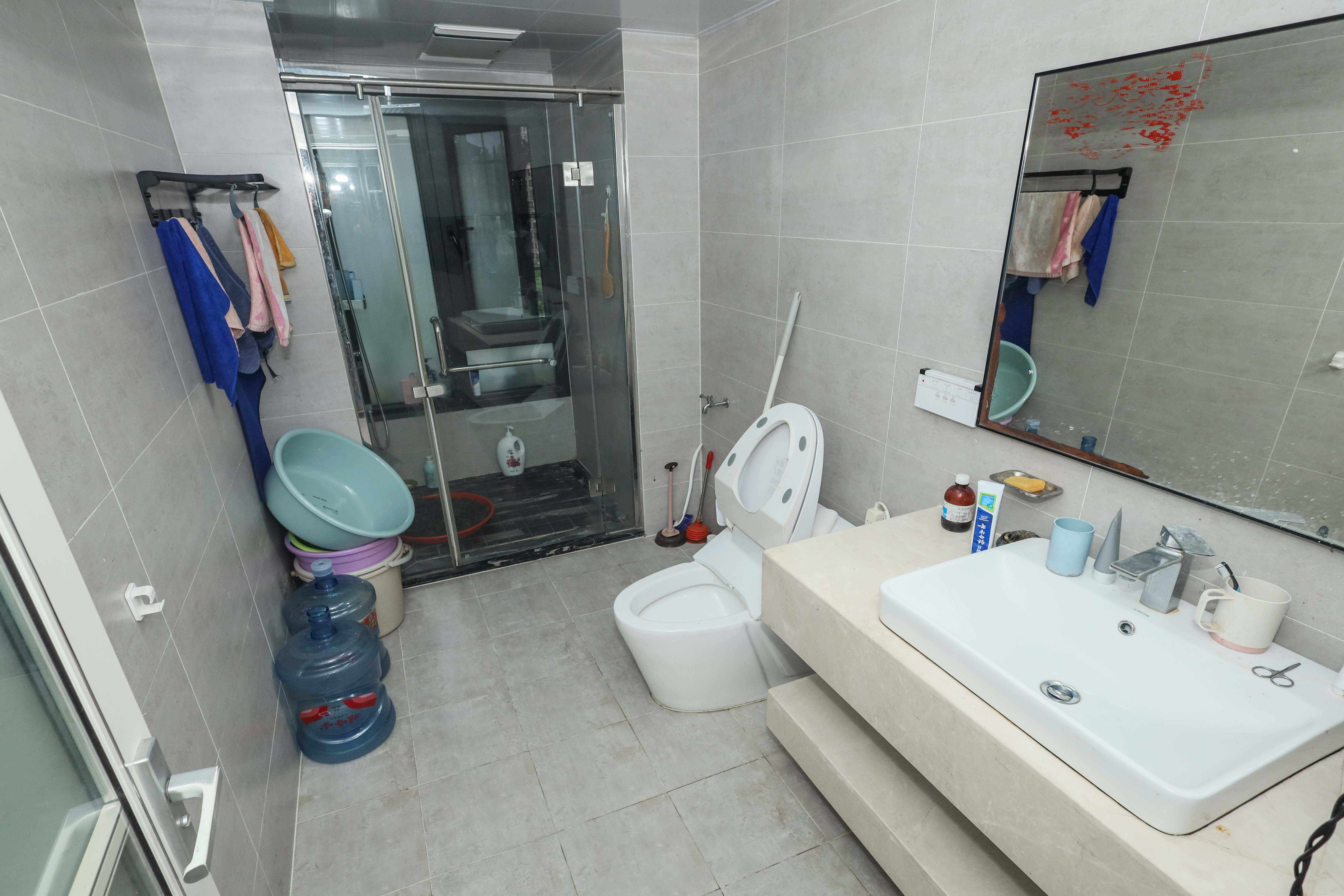 保利麓谷林语F区  4室2厅2卫    140.0万卫生间