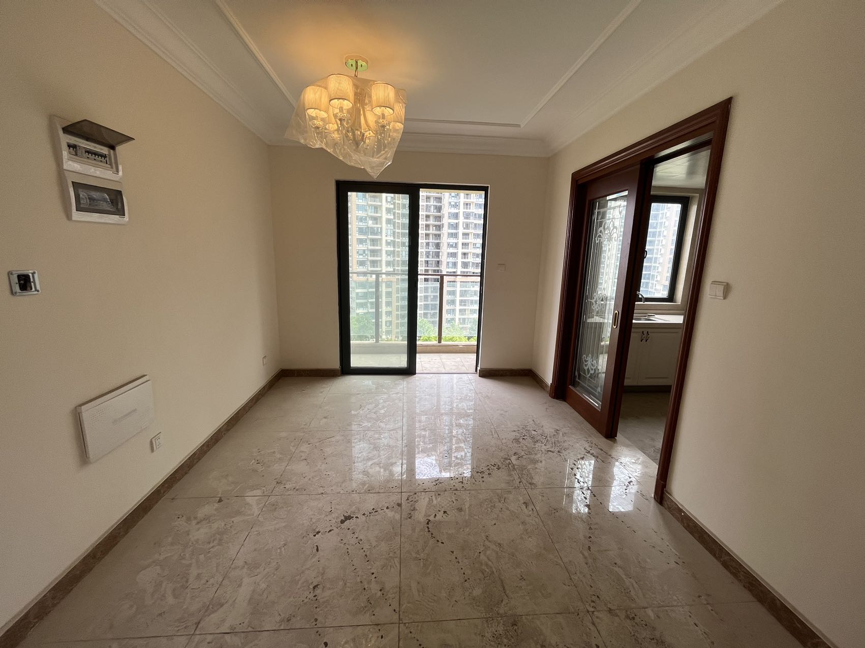 恒大书香门第 5室2厅3卫 89.80万 恒大书香门第 5室2厅3卫 89.80万客厅