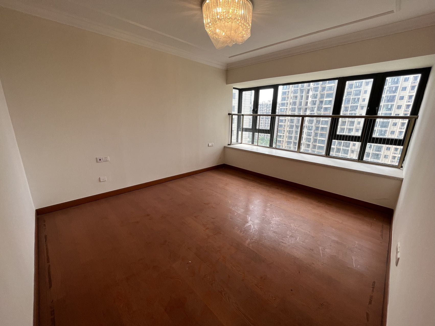 恒大书香门第 5室2厅3卫 89.80万 恒大书香门第 5室2厅3卫 89.80万客厅