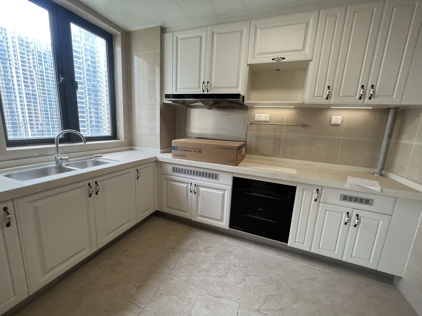 恒大书香门第 5室2厅3卫 89.80万 恒大书香门第 5室2厅3卫 89.80万客厅