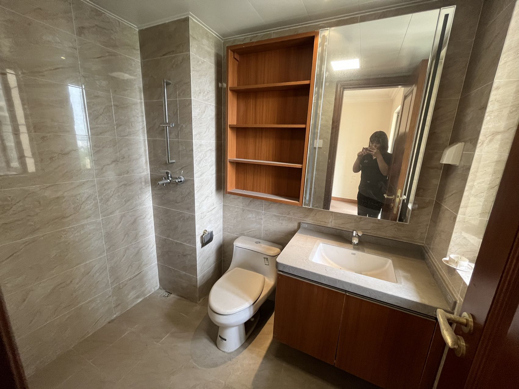 恒大书香门第 5室2厅3卫 89.80万 恒大书香门第 5室2厅3卫 89.80万客厅