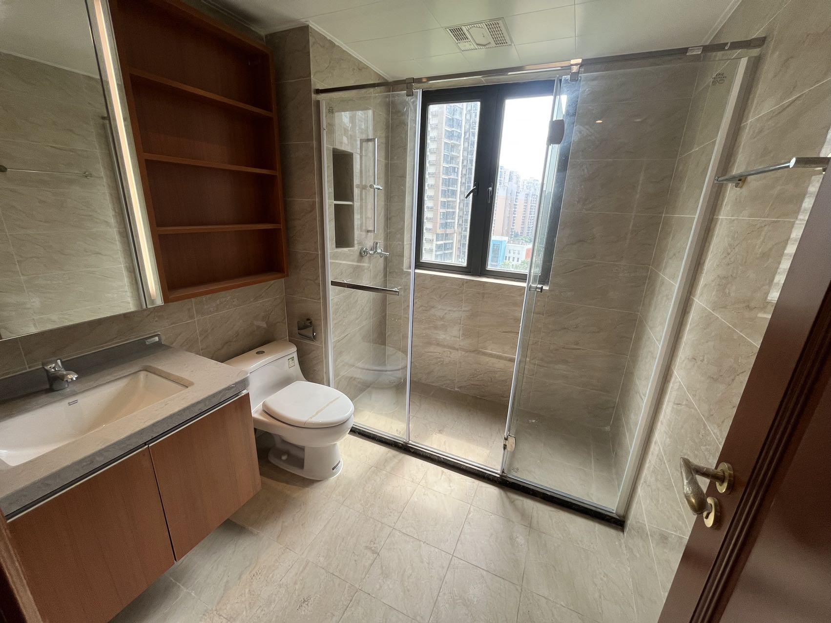 恒大书香门第 5室2厅3卫 89.80万 恒大书香门第 5室2厅3卫 89.80万客厅