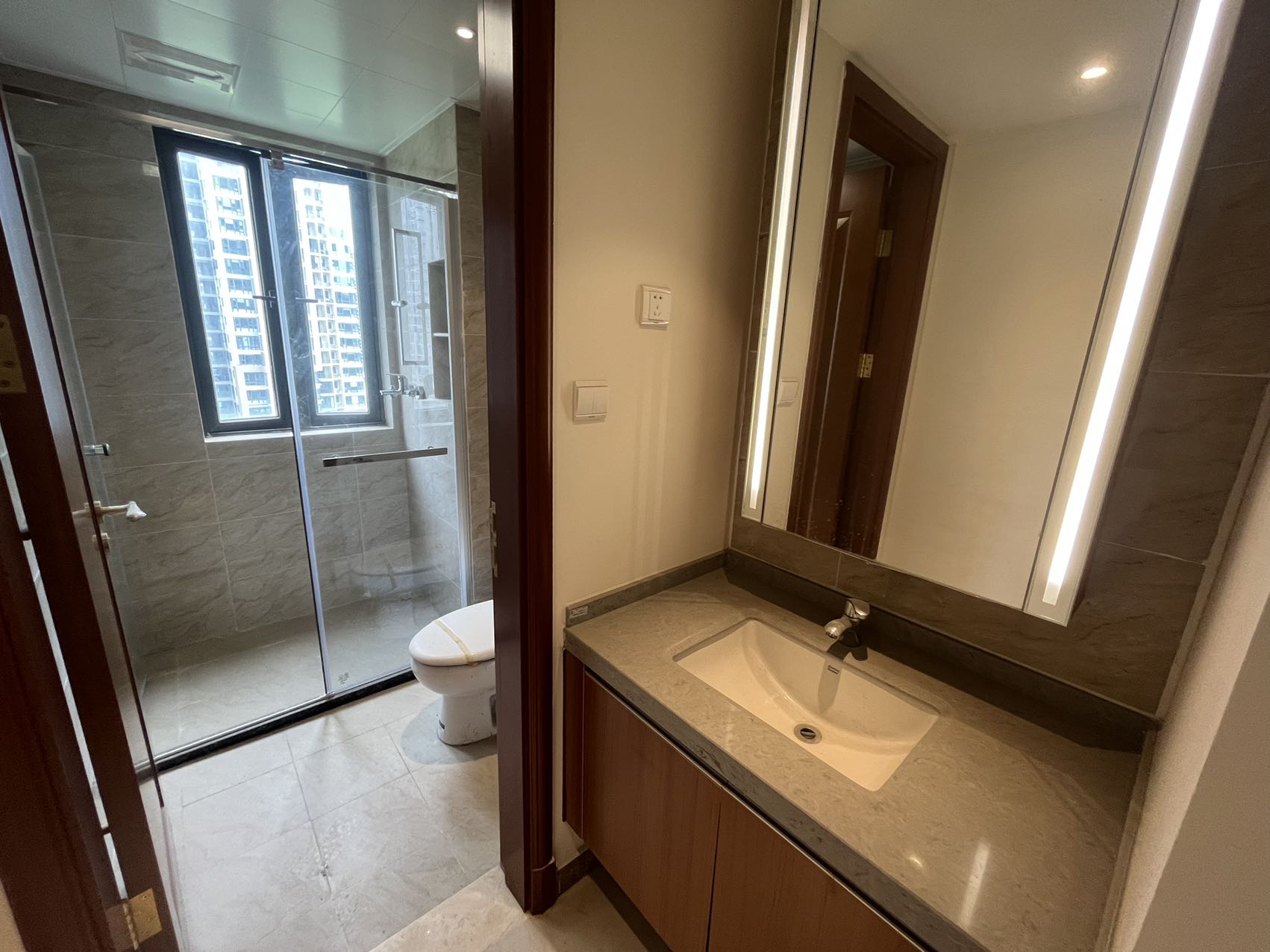 恒大书香门第 5室2厅3卫 89.80万 恒大书香门第 5室2厅3卫 89.80万客厅