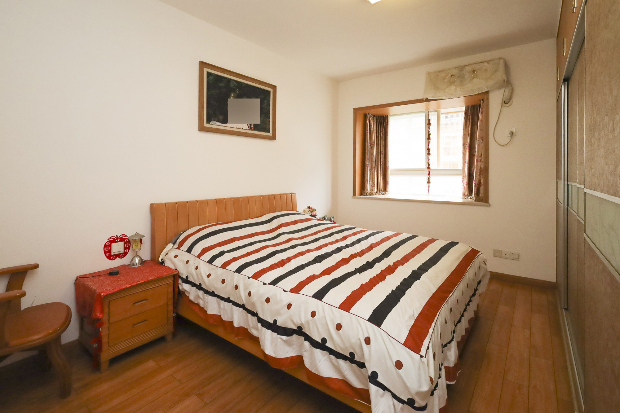 风华四季园  3室2厅2卫    130.0万卧室