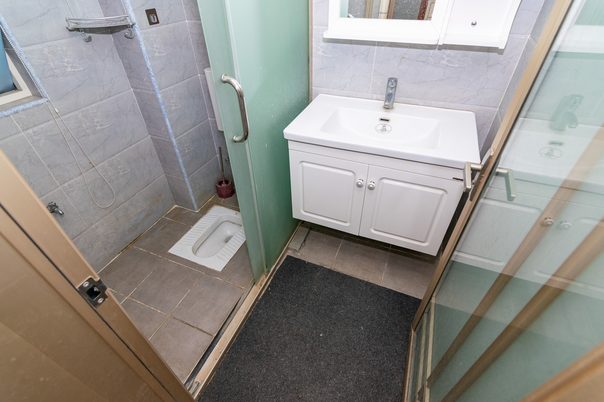 澳海澜庭 3室2厅2卫 82.0万 澳海澜庭 3室2厅2卫 82.0万卫生间