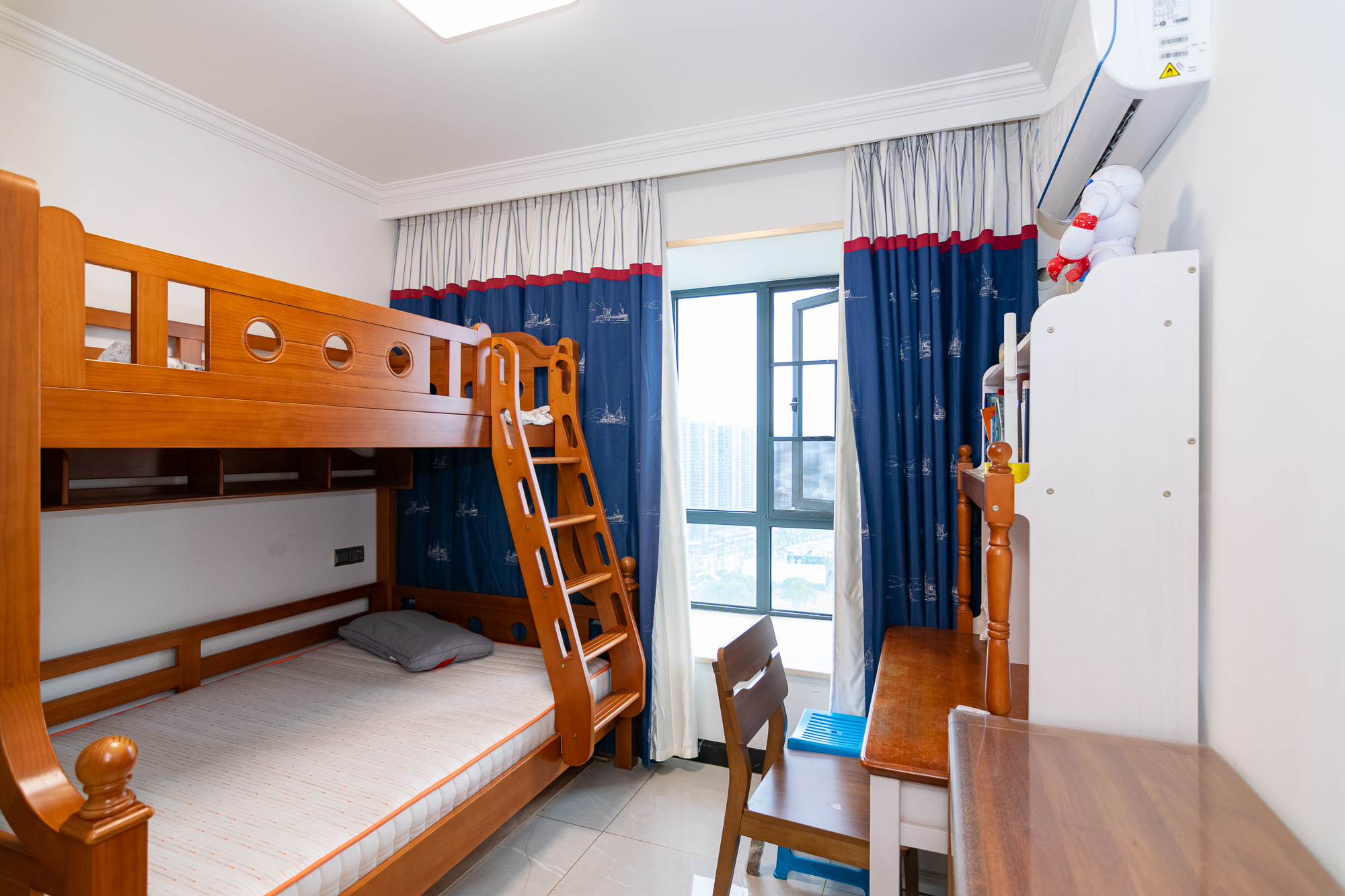 澳海澜庭 3室2厅2卫 82.0万 澳海澜庭 3室2厅2卫 82.0万卧室