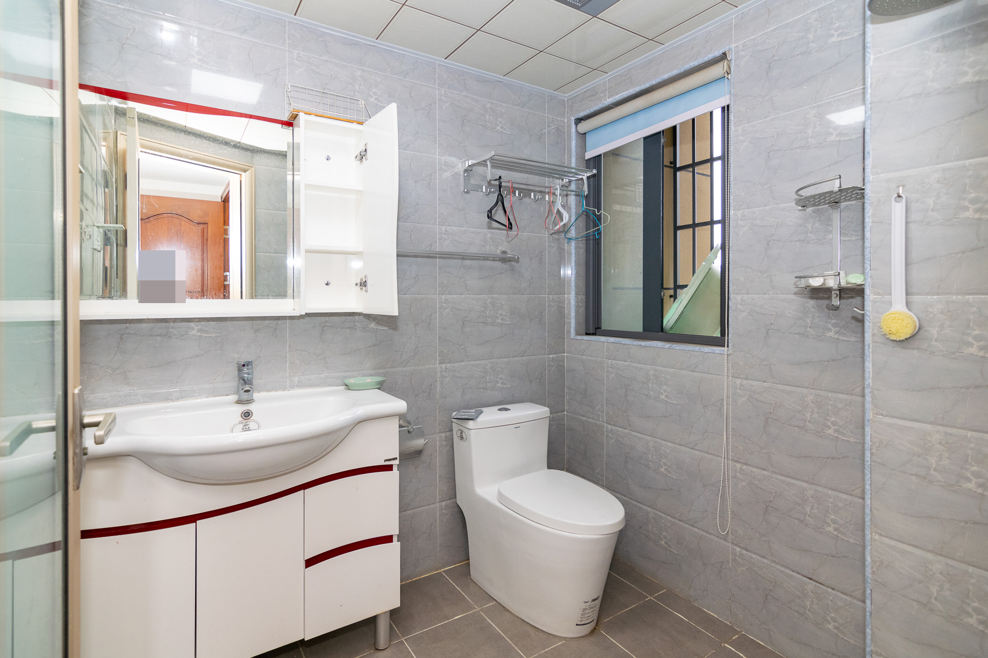 澳海澜庭 3室2厅2卫 82.0万 澳海澜庭 3室2厅2卫 82.0万卫生间