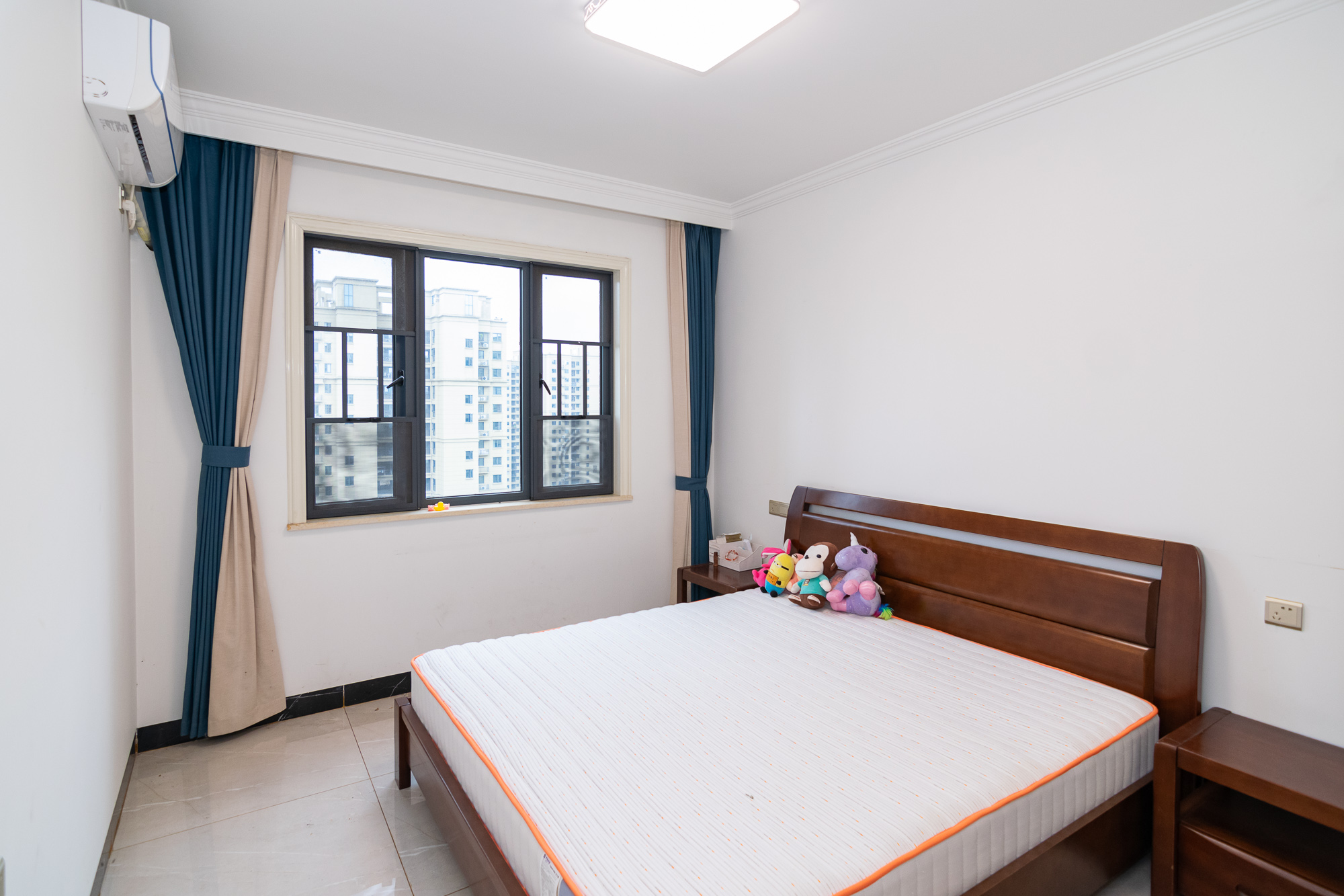 澳海澜庭 3室2厅2卫 82.0万 澳海澜庭 3室2厅2卫 82.0万卧室