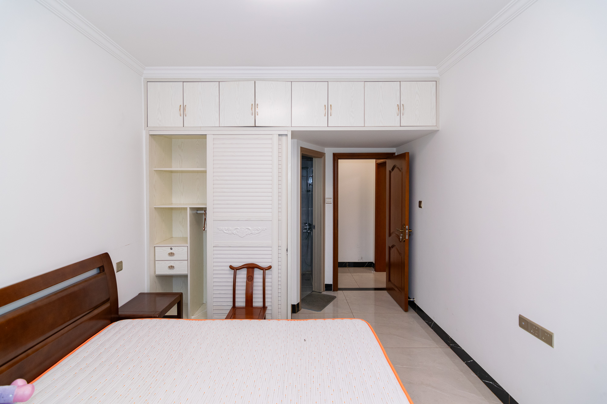 澳海澜庭 3室2厅2卫 82.0万 澳海澜庭 3室2厅2卫 82.0万卧室