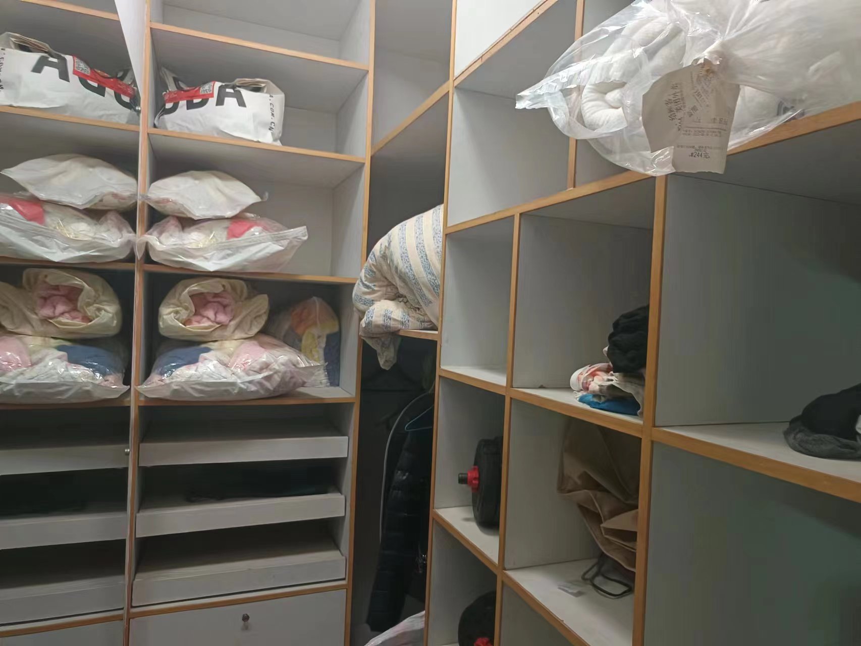 玫瑰名城百合苑  4室2厅2卫    67.0万 玫瑰名城百合苑  4室2厅2卫    67.0万室内图