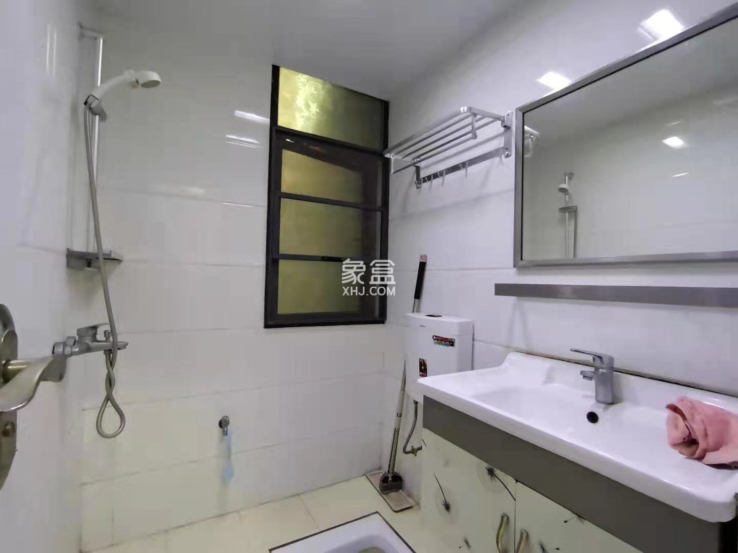 水映豪廷（一，二，三期）  1室1厅1卫   1600.00元/月室内图
