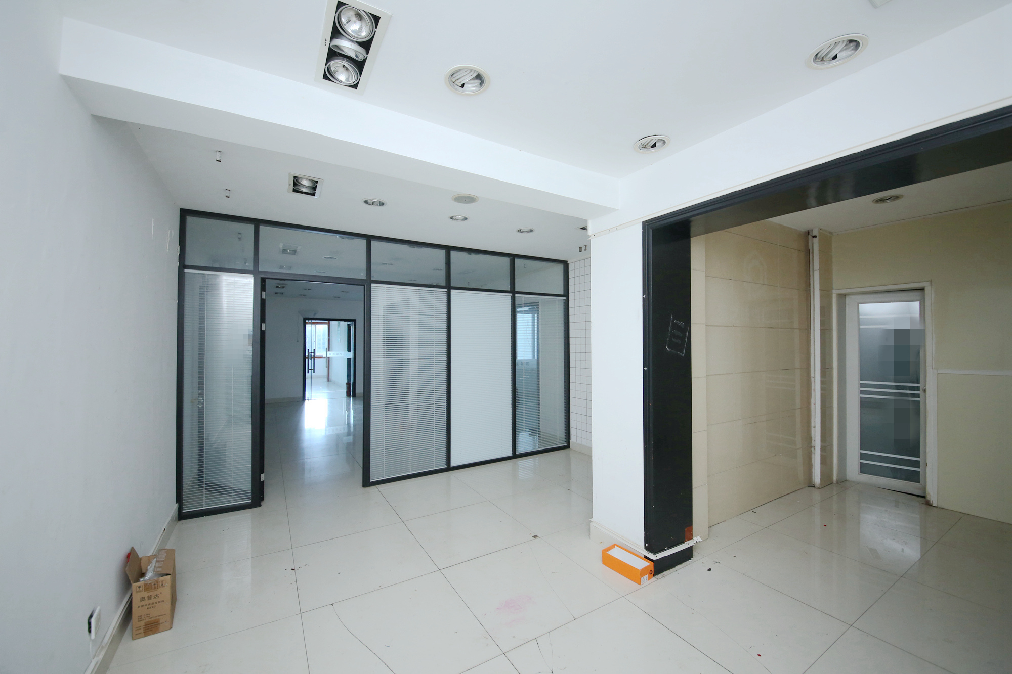 通发公寓  3室2厅1卫   131.00万客厅