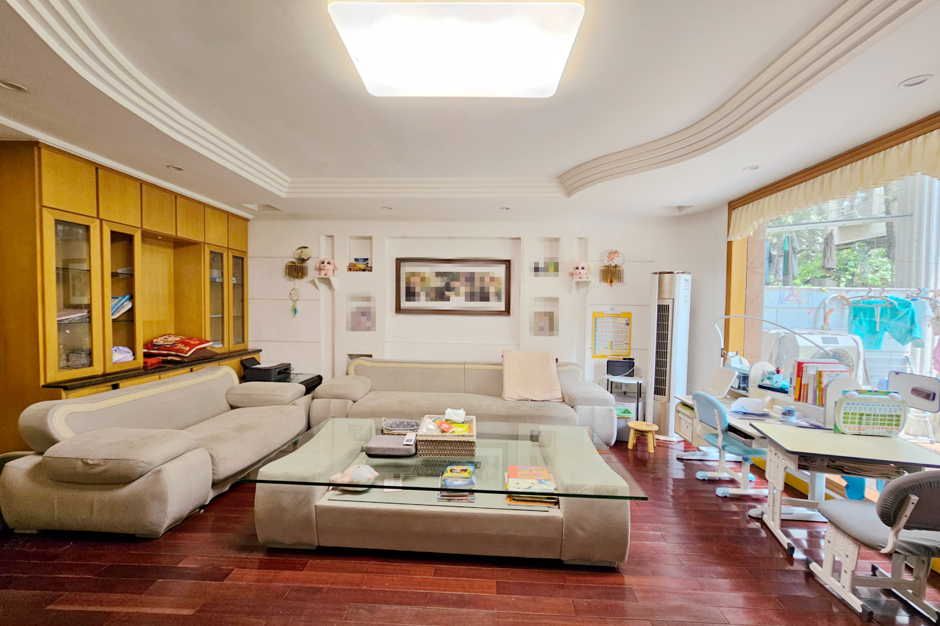 德政园  5室3厅3卫    205.0万客厅