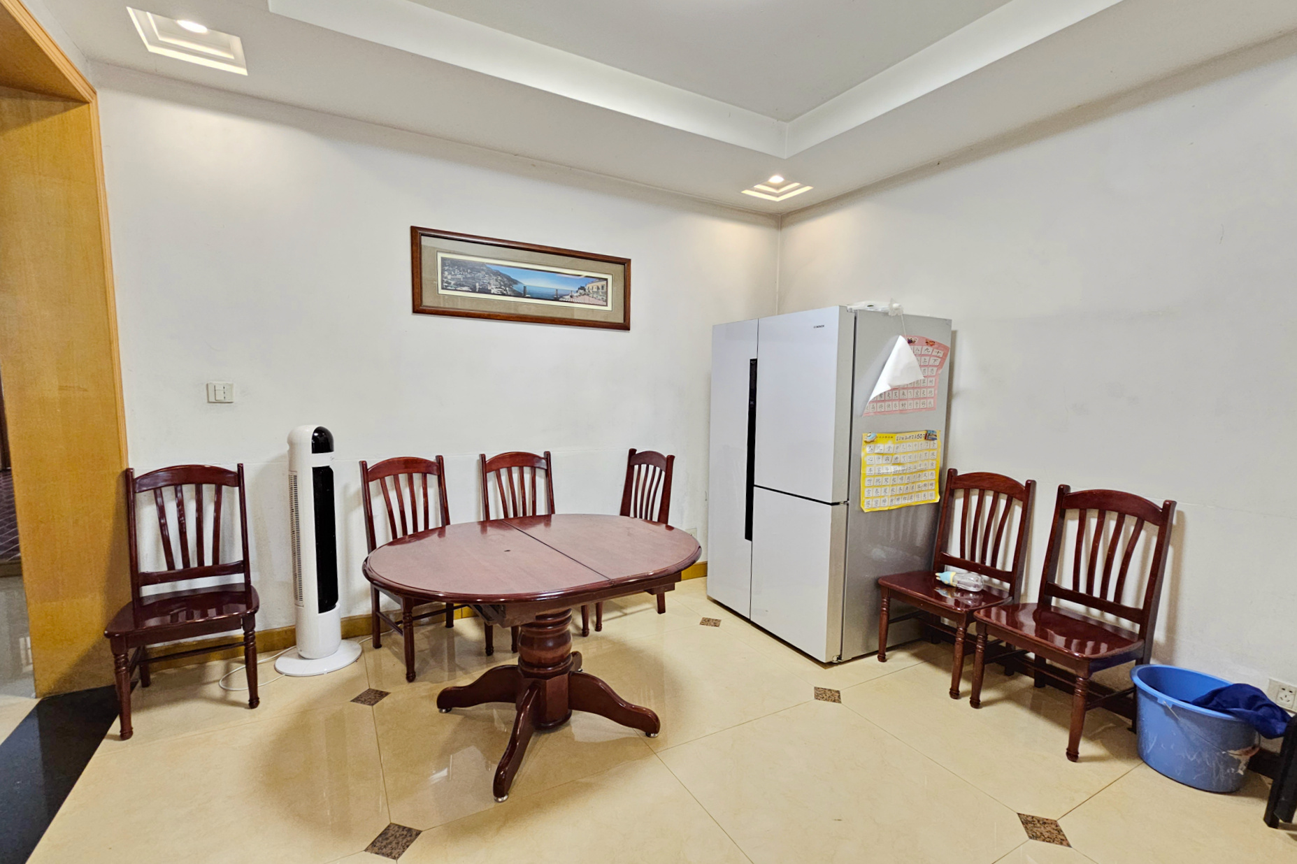 德政园  5室3厅3卫    205.0万客厅