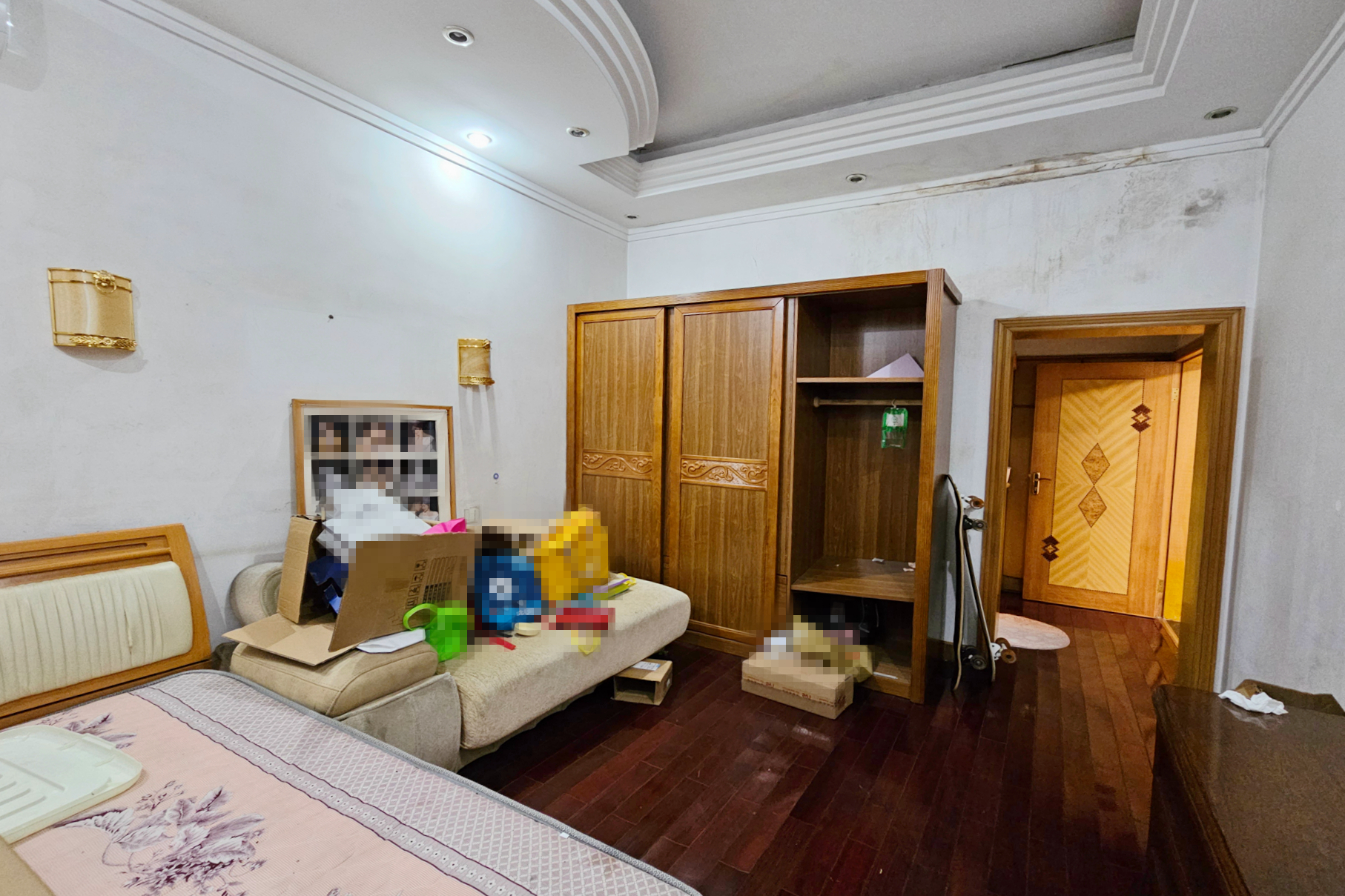 德政园  5室3厅3卫    205.0万卧室