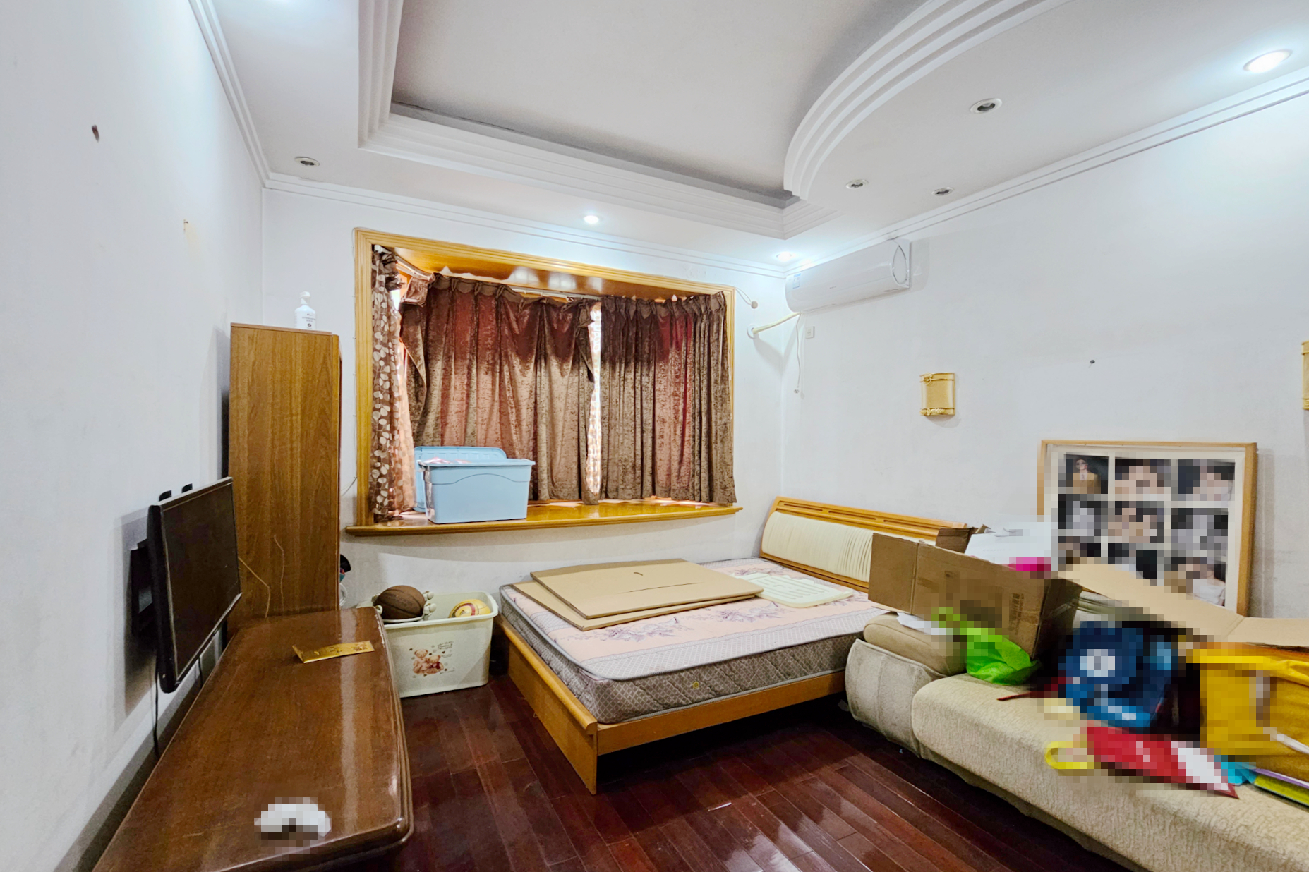 德政园  5室3厅3卫    205.0万卧室