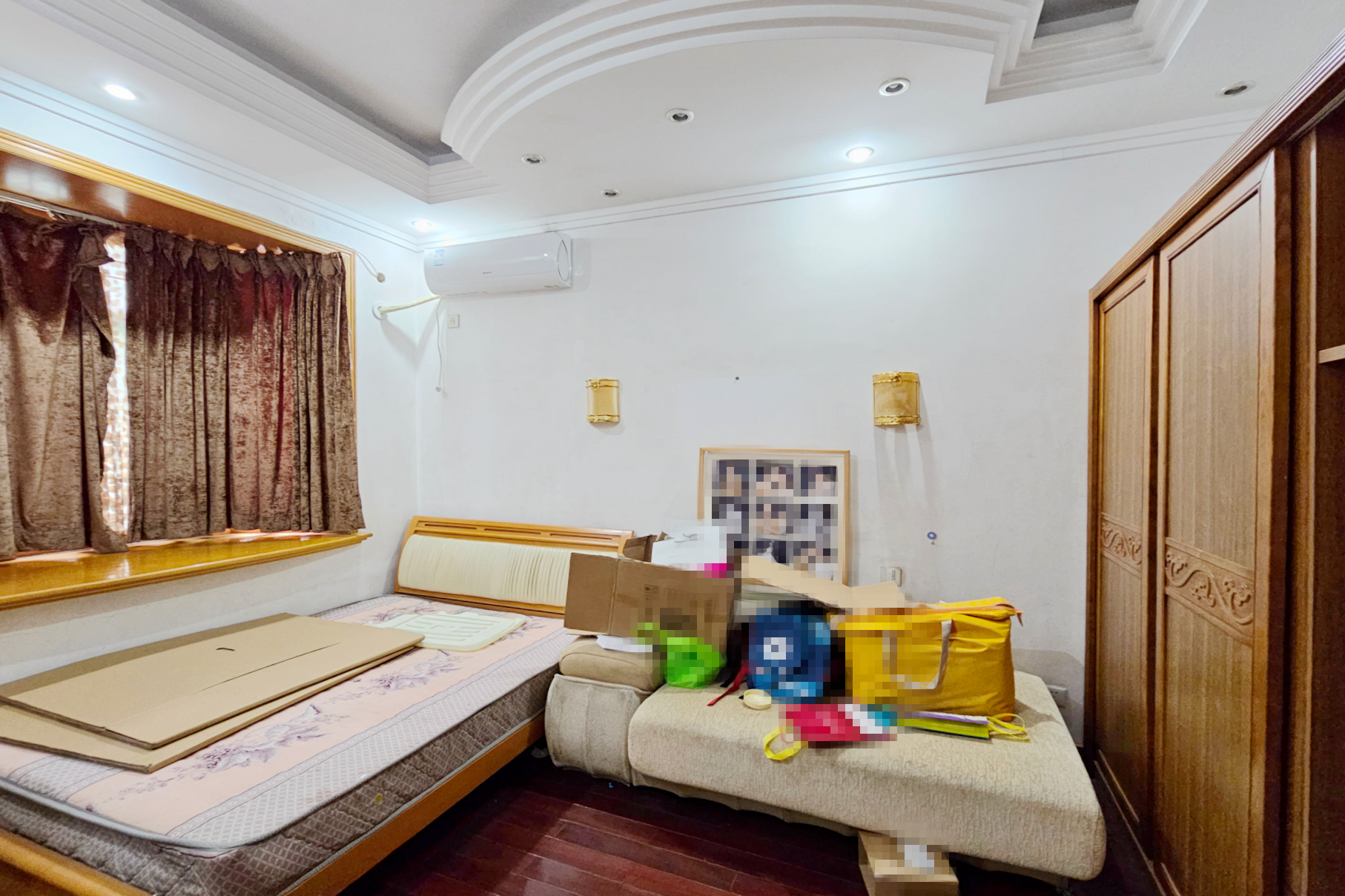 德政园  5室3厅3卫    205.0万卧室