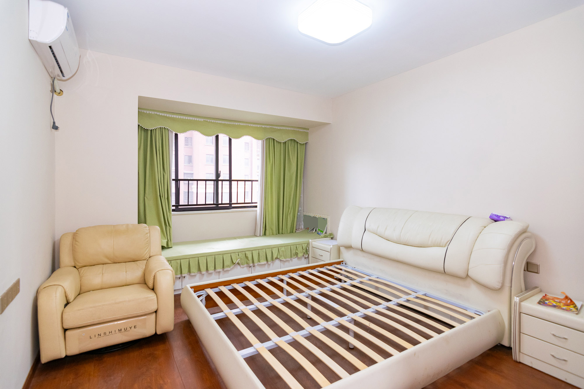 新城国际花都 3室2厅1卫 86.0万 新城国际花都 3室2厅1卫 86.0万卧室