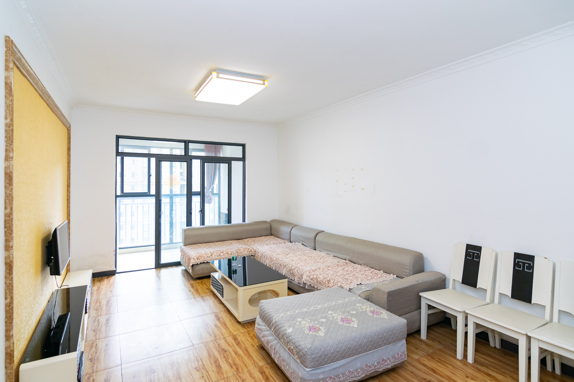 澳海澜庭  2室2厅1卫    68.8万客厅