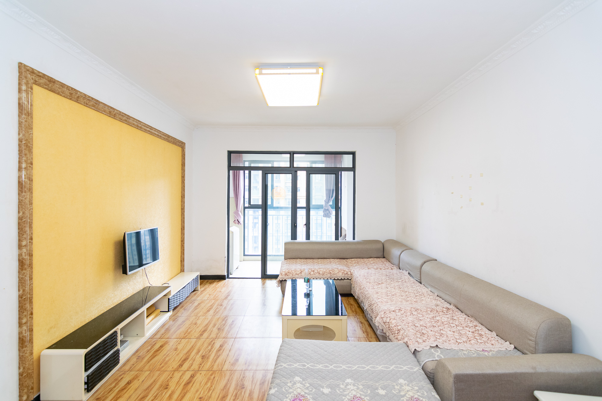 澳海澜庭  2室2厅1卫    68.8万客厅