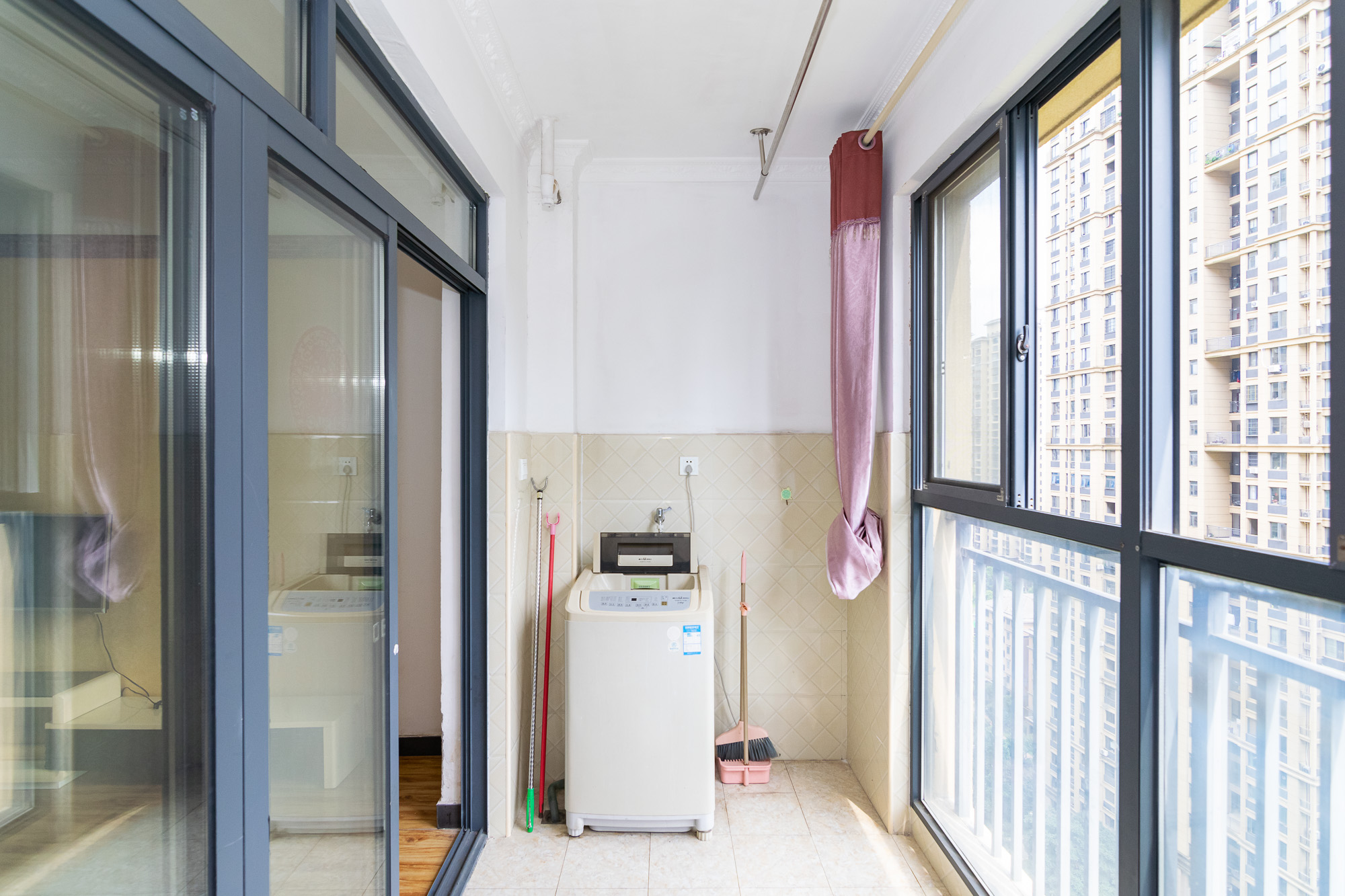 澳海澜庭  2室2厅1卫    68.8万阳台