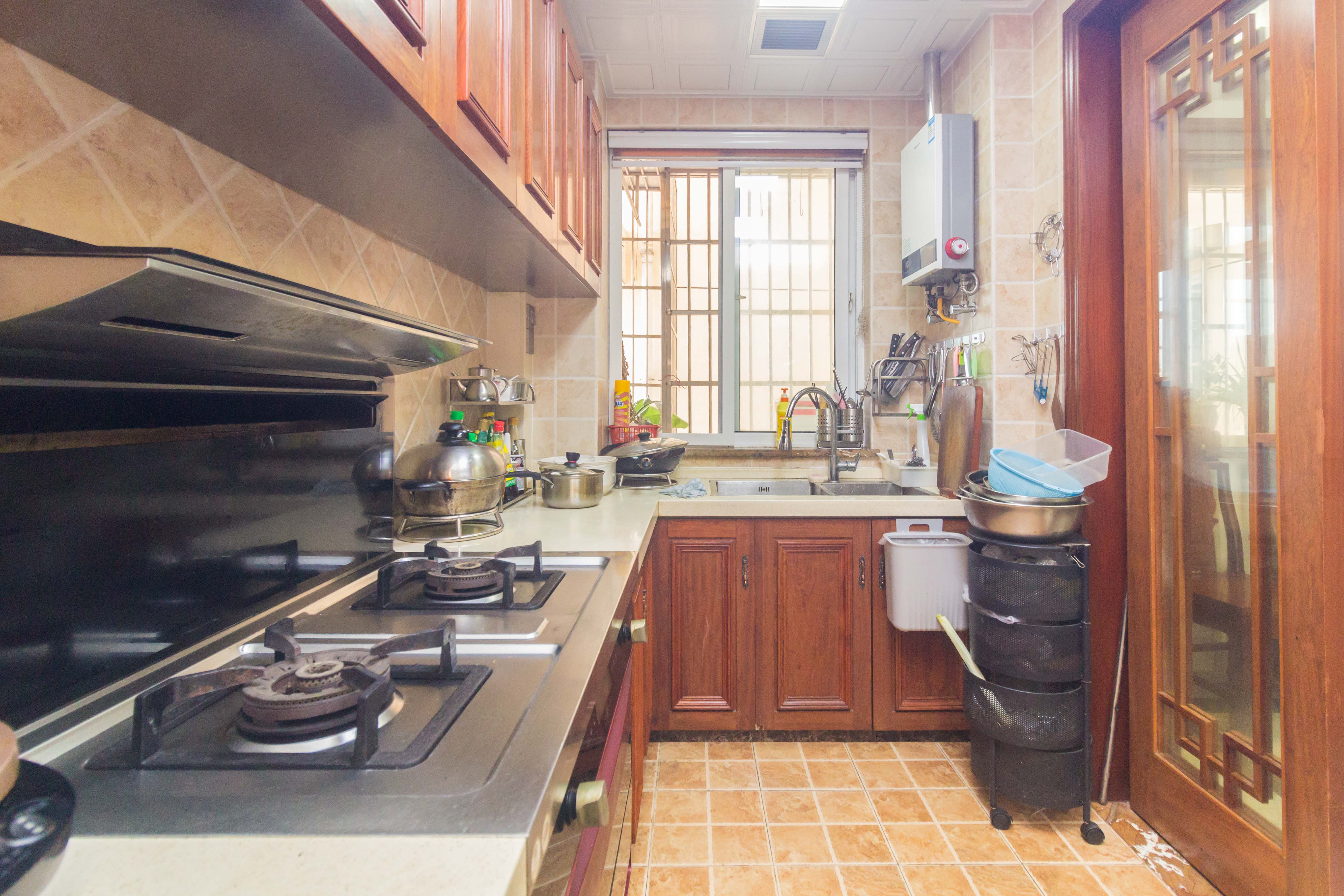 水利水电学府佳院(方略学府佳院) 5室2厅2卫 128.0万 水利水电学府佳院(方略学府佳院) 5室2厅2卫 128.0万厨房