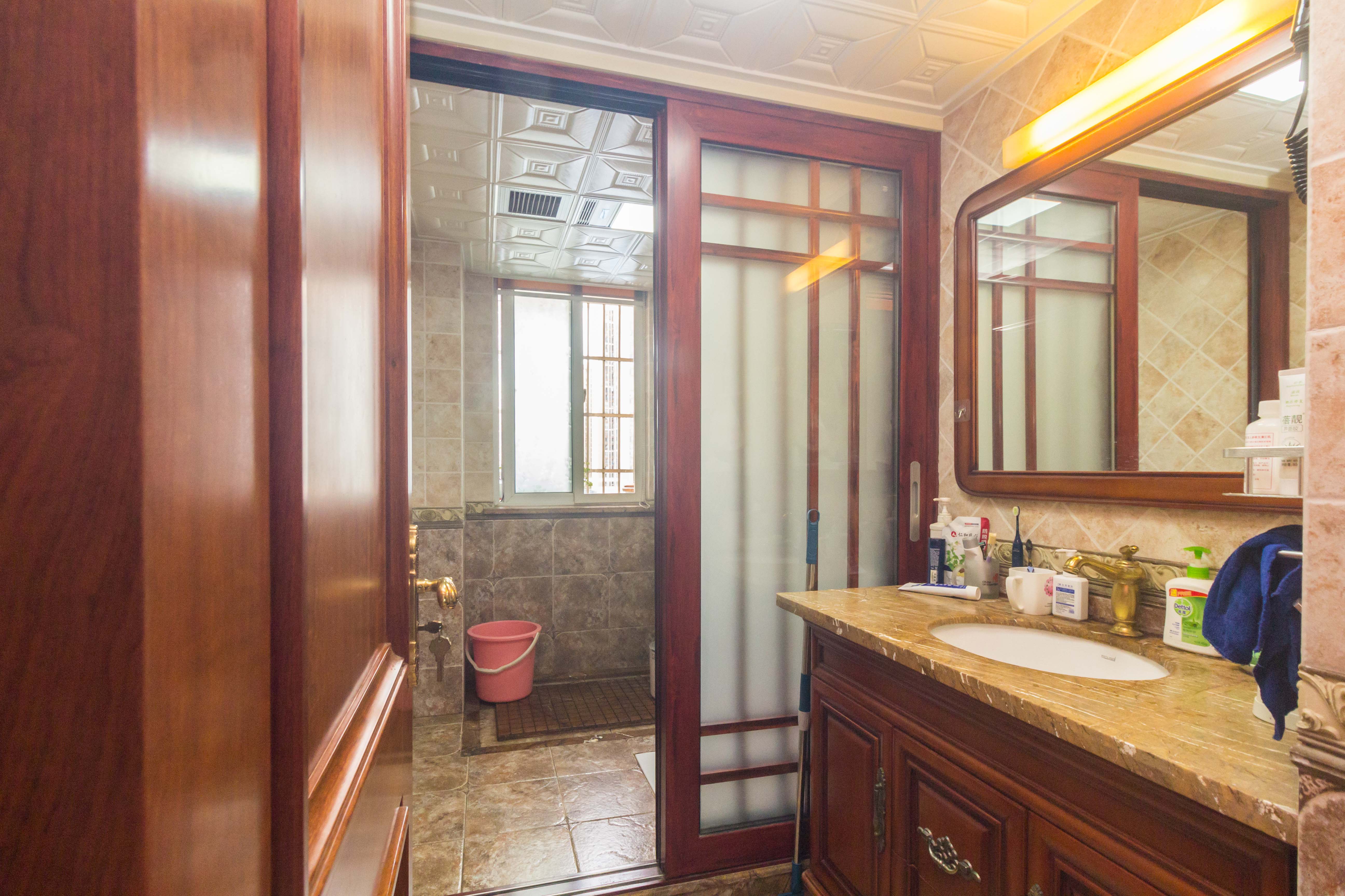 水利水电学府佳院(方略学府佳院) 5室2厅2卫 128.0万 水利水电学府佳院(方略学府佳院) 5室2厅2卫 128.0万卫生间