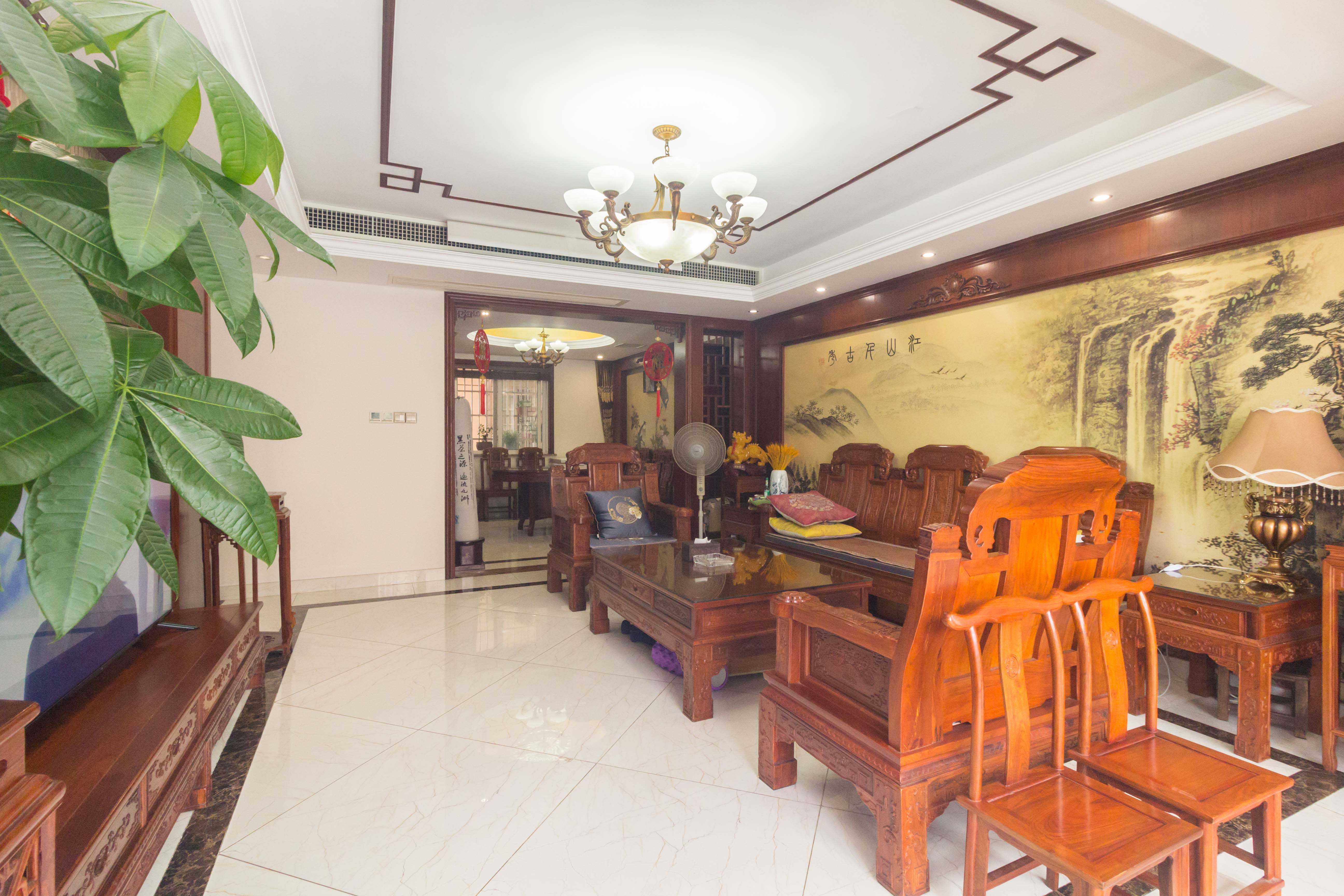 水利水电学府佳院(方略学府佳院) 5室2厅2卫 128.0万 水利水电学府佳院(方略学府佳院) 5室2厅2卫 128.0万客厅