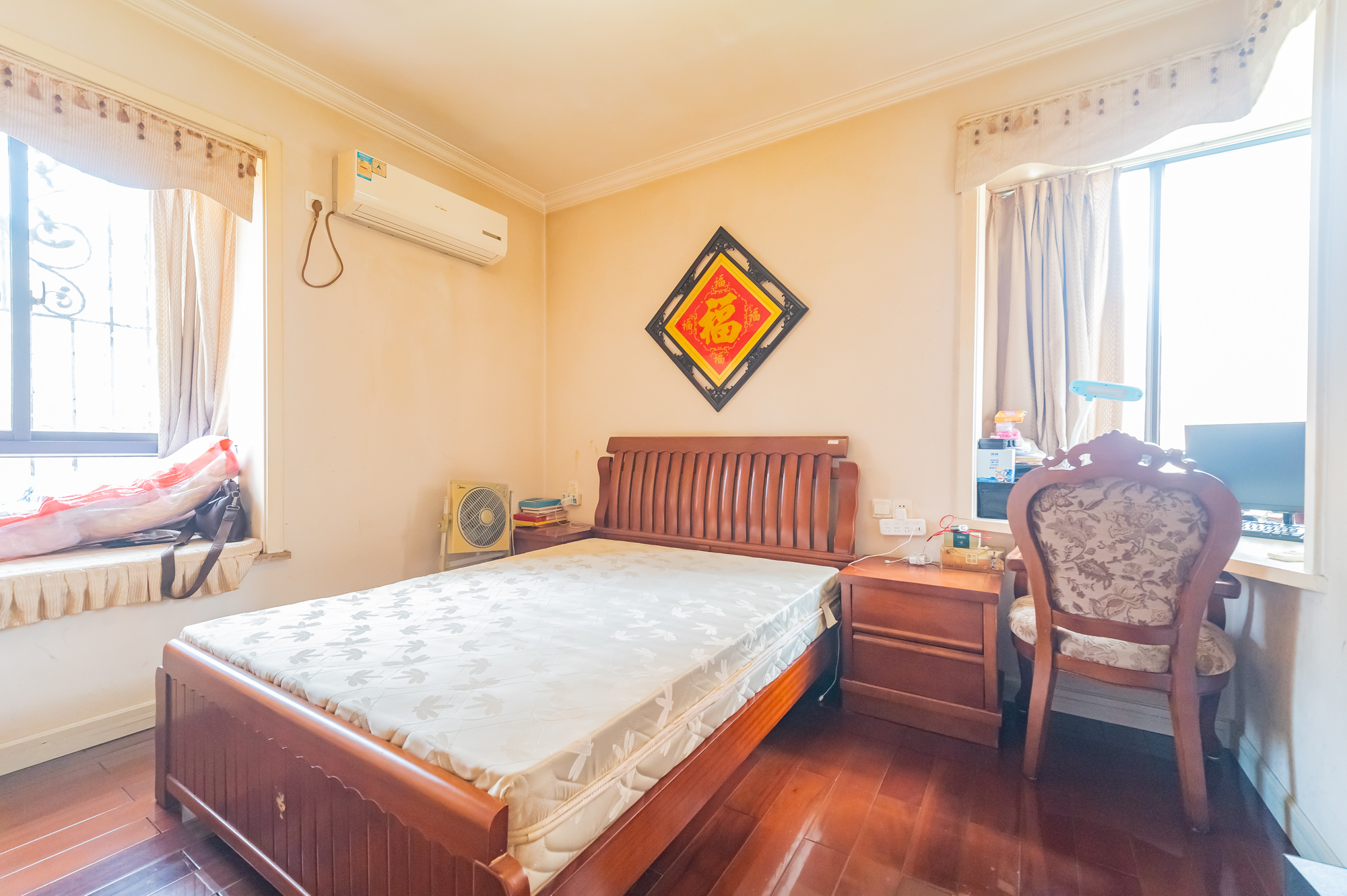 华润凤凰城一期 3室2厅2卫 96.8万 华润凤凰城一期 3室2厅2卫 96.8万卧室