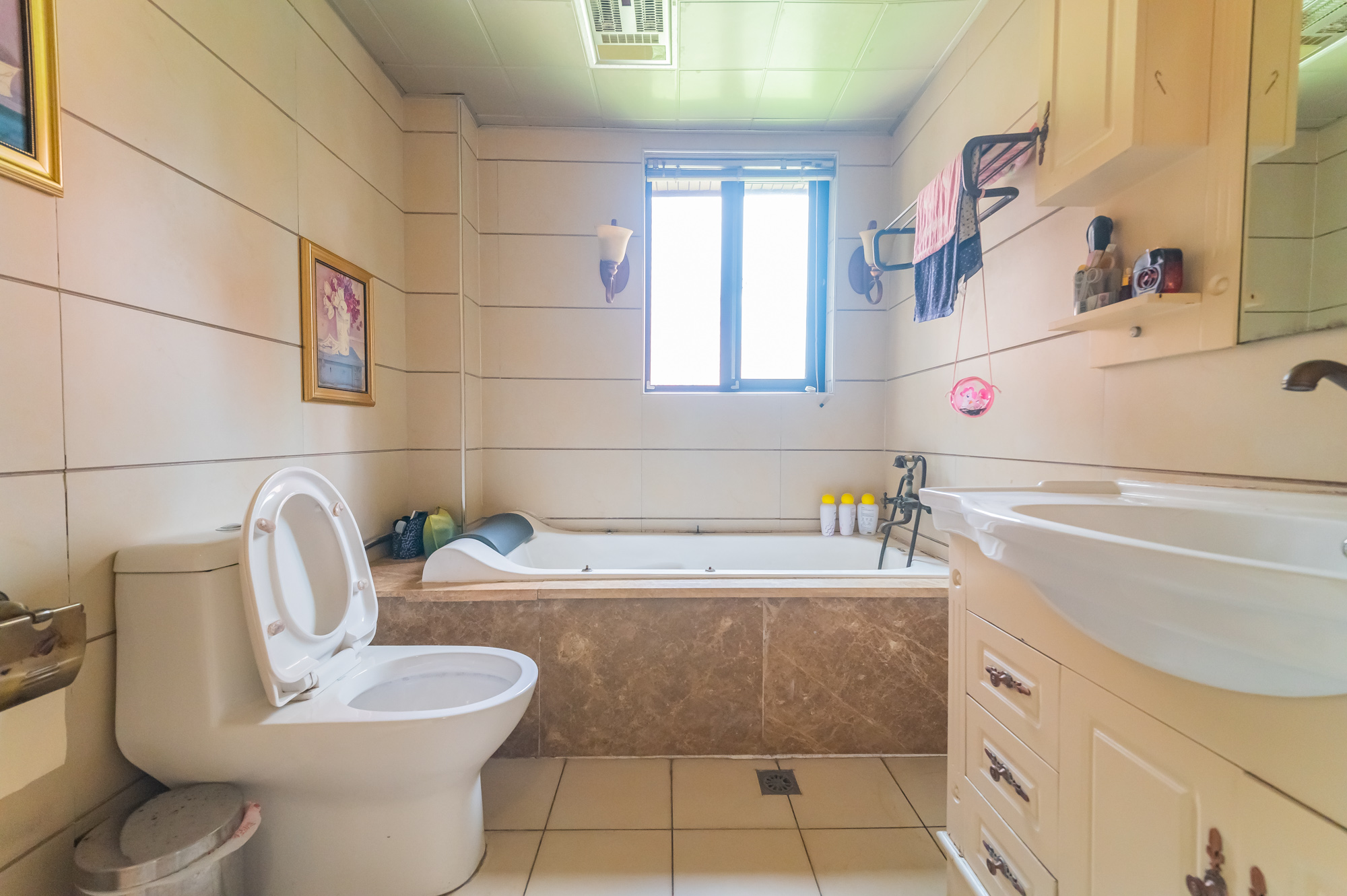 华润凤凰城一期 3室2厅2卫 96.8万 华润凤凰城一期 3室2厅2卫 96.8万卫生间